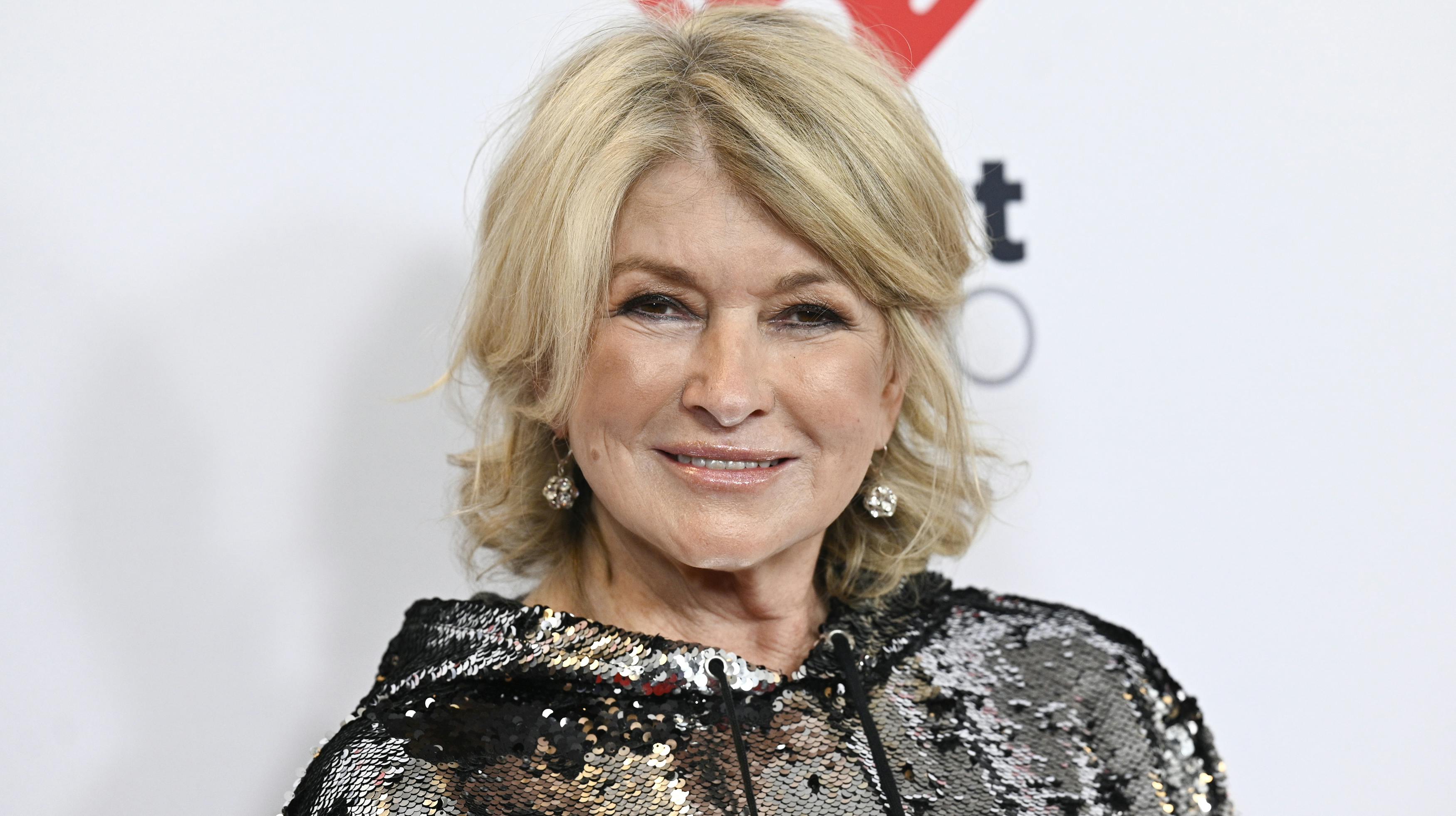Som 81-årig springer Martha Stewart ud som badetøjsmodel.