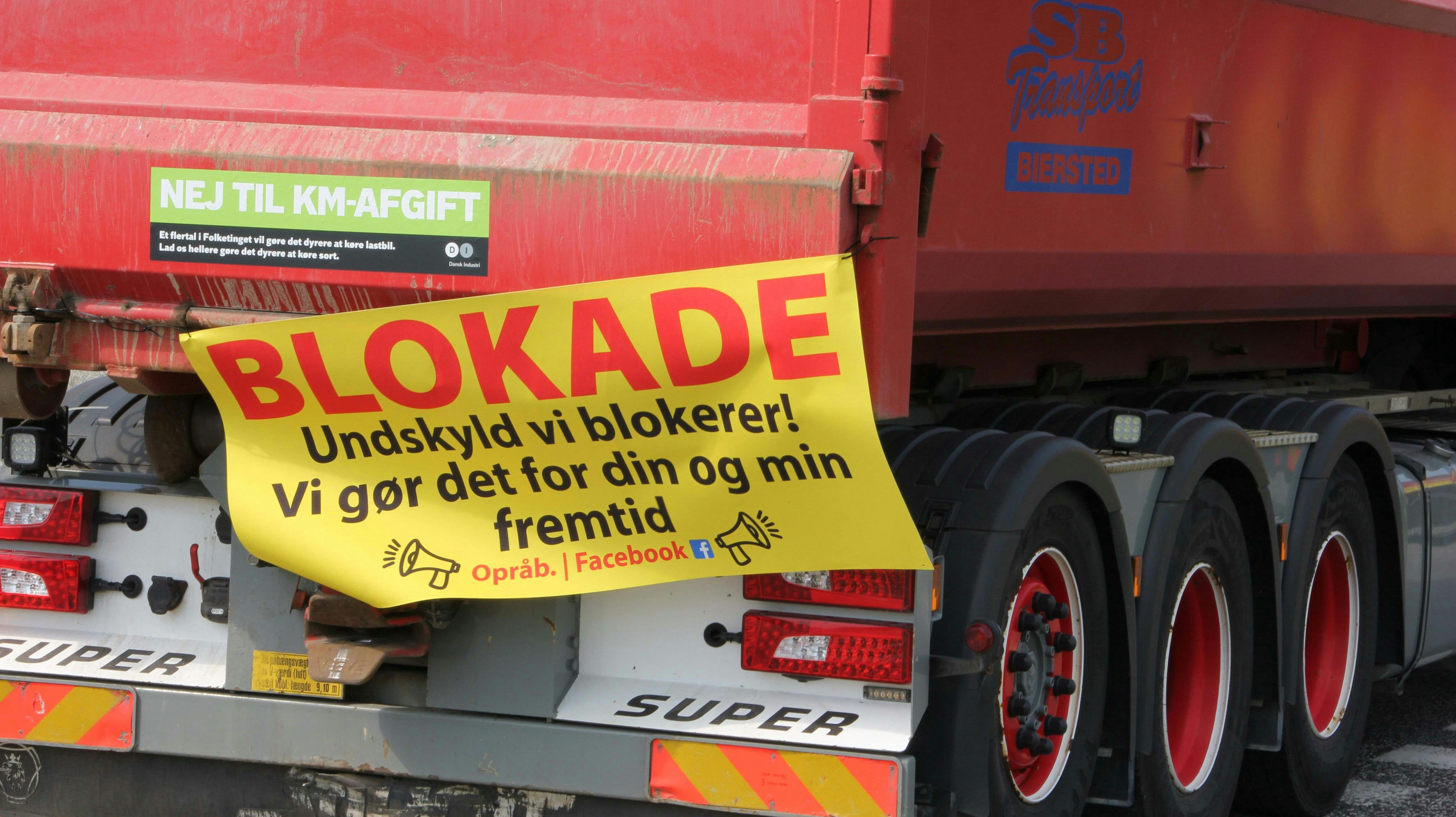 Der har hele mandagen været vognmandsdemonstrationer på flere danske veje.