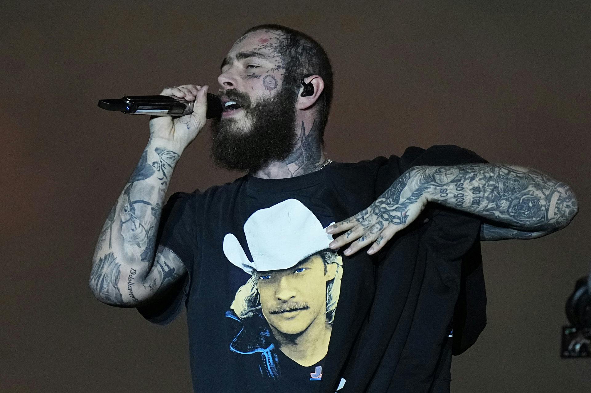 Post Malone serverer lækkerier til sine fans på et sølvfad for tiden. For blot ét år efter han udgav sit sidste album kommer et nyt på gaden når "Austin" udkommer den 28. juli. Allerede på fredag smider han singlen "Mournings" på gaden.