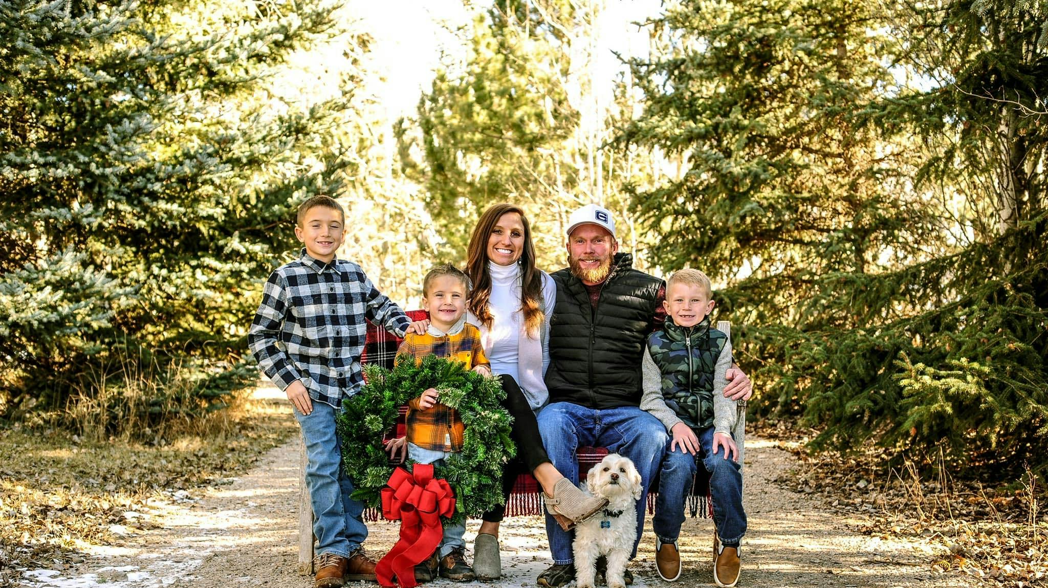 Richins-parret havde tre børn sammen. Kouri Richins skrev en børnebog om sorg tidligere i år. Nu er hun selv sigtet for drabet på børnenes far, Eric. 