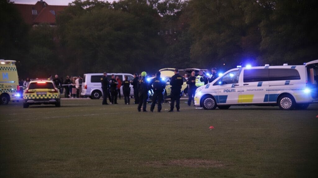 To personer blev onsdag aften stukket med kniv i Fælledparken.