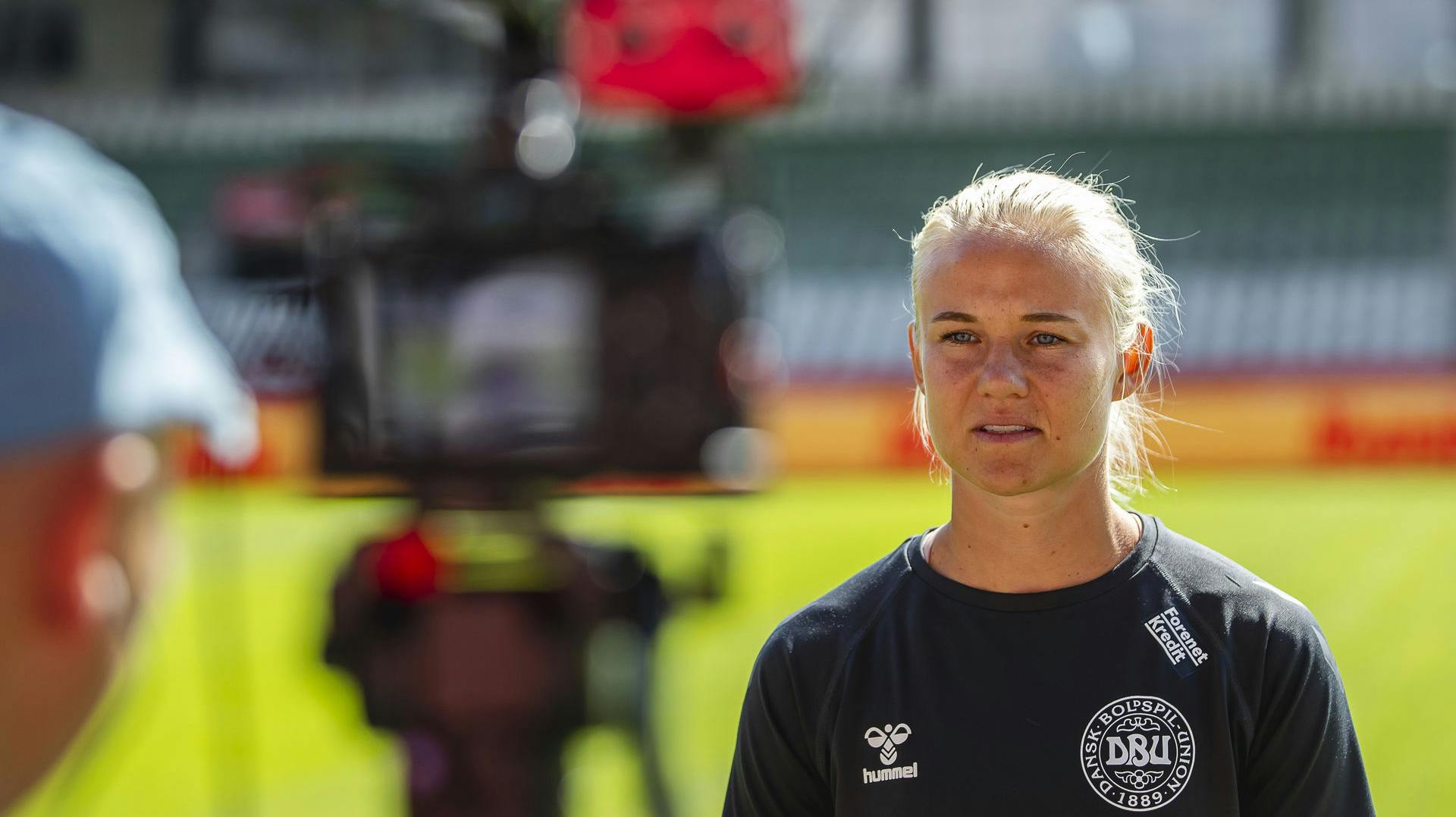 Pernille Harder har ingen fremtid i Chelsea FC. Det oplyser klubben på deres hjemmeside. 