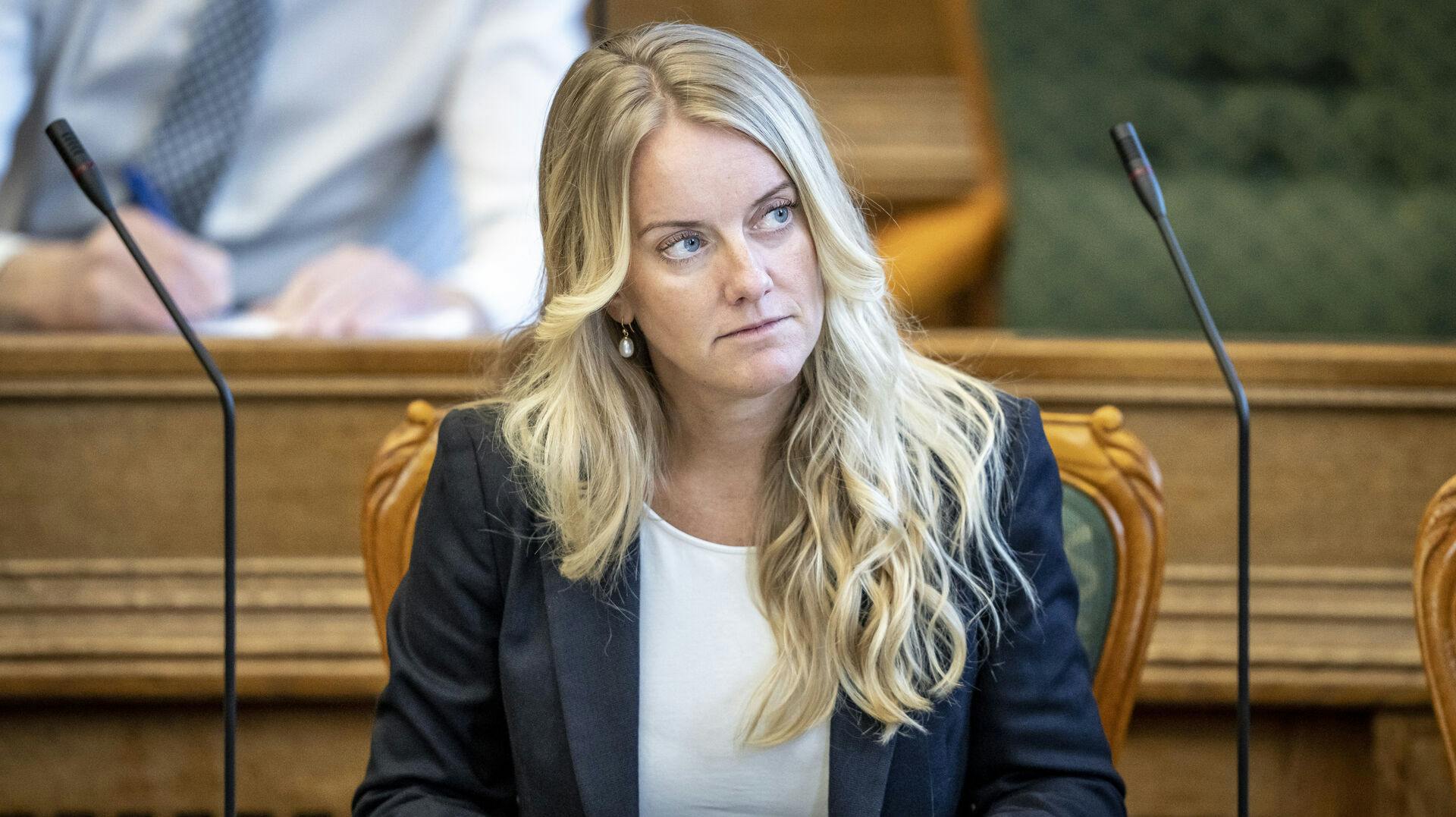 Pernille Vermund er nu ude at beklage, at folk tror, hun er gravid. nbsp;