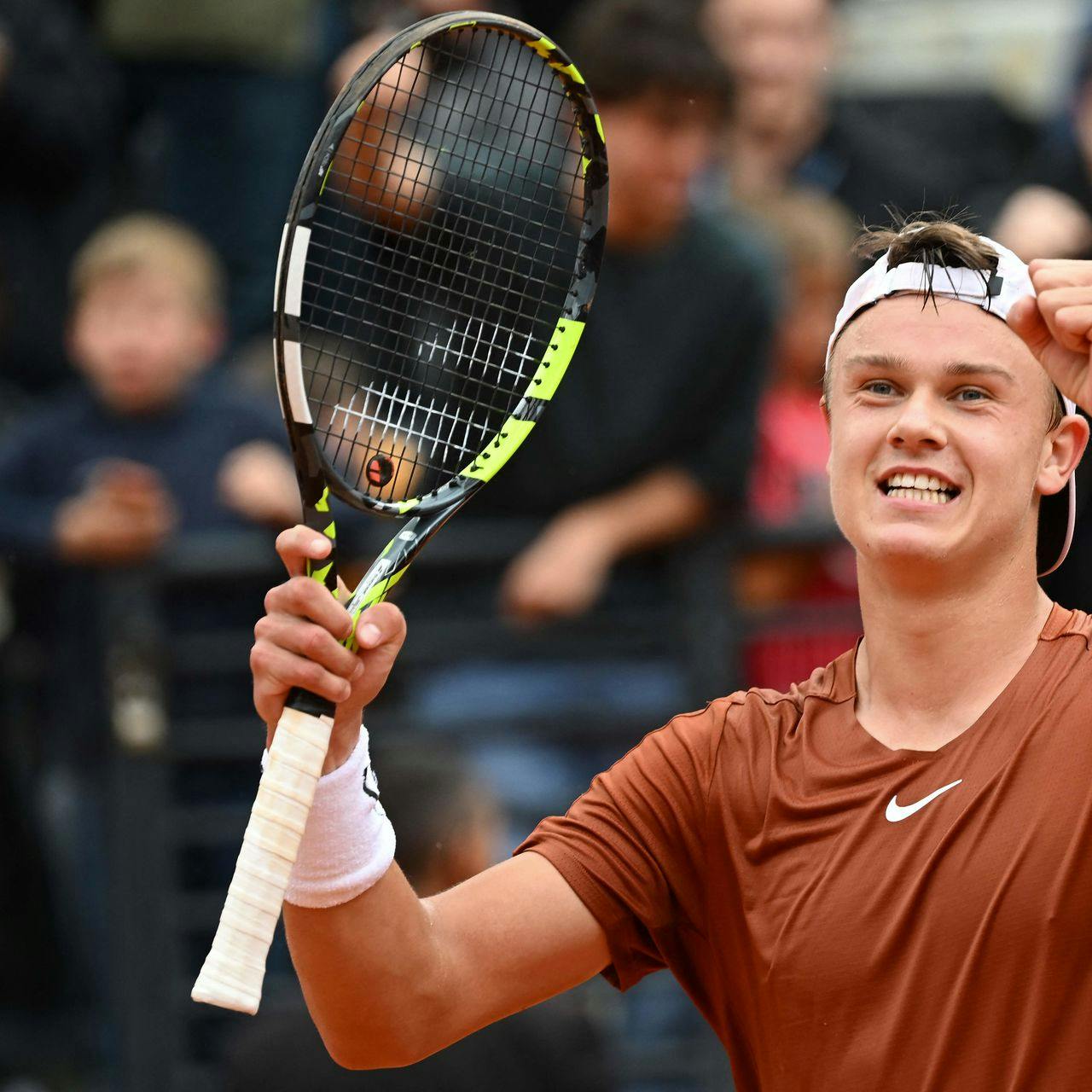 Holger Rune efter kampen mod serbiske Novak Djokovic den 17. maj.