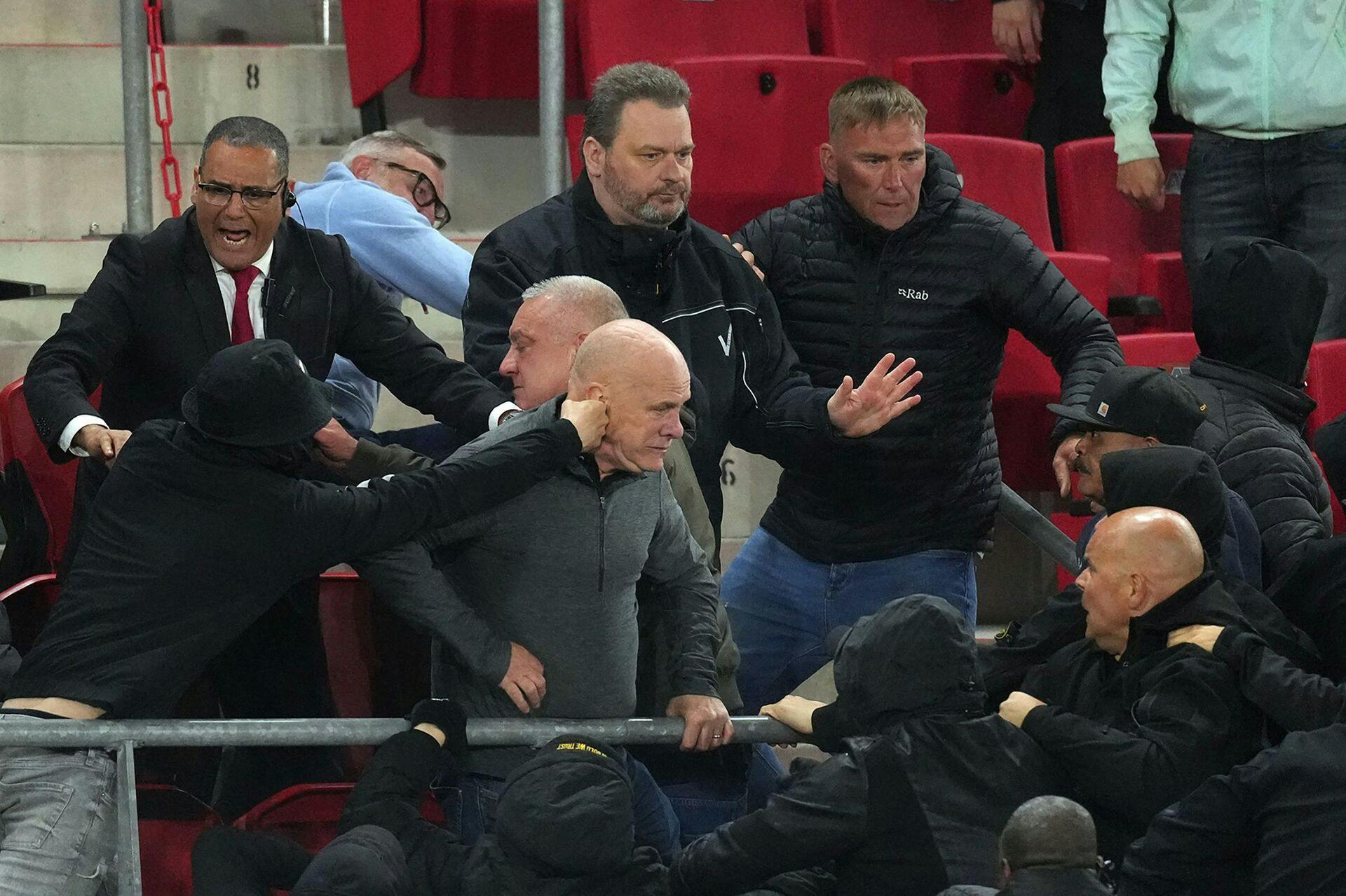 Hollandske hooligans fik amok på udeholdets fans, da West Ham besejrede AZ Alkmaar i semifinalen ved Europa Conference League. nbsp;&nbsp;