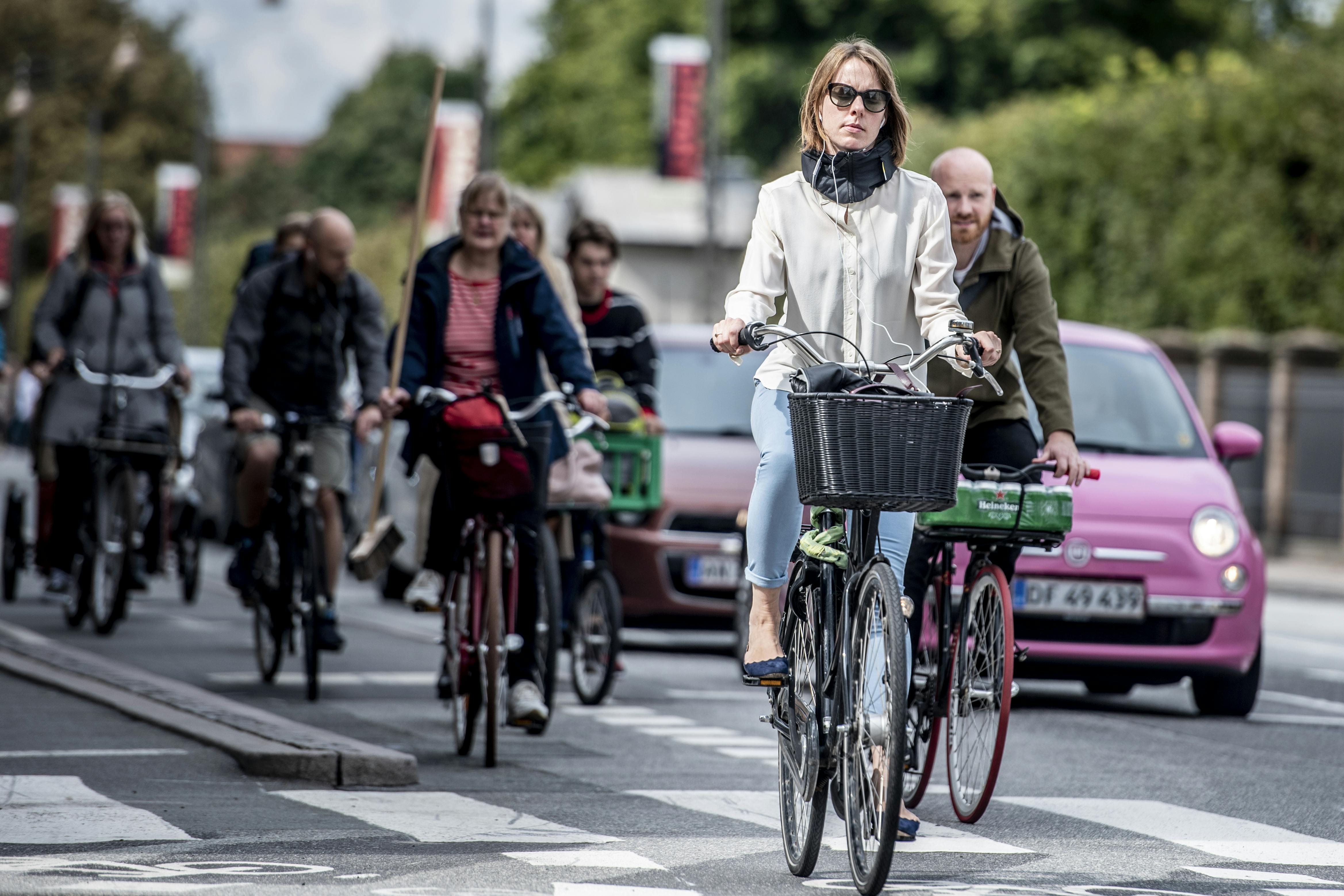 De oppustelige Hövding-cykelhjelme er blevet et fast indslag i bybilledet rundtomkring i Danmark. (Arkivfoto.)