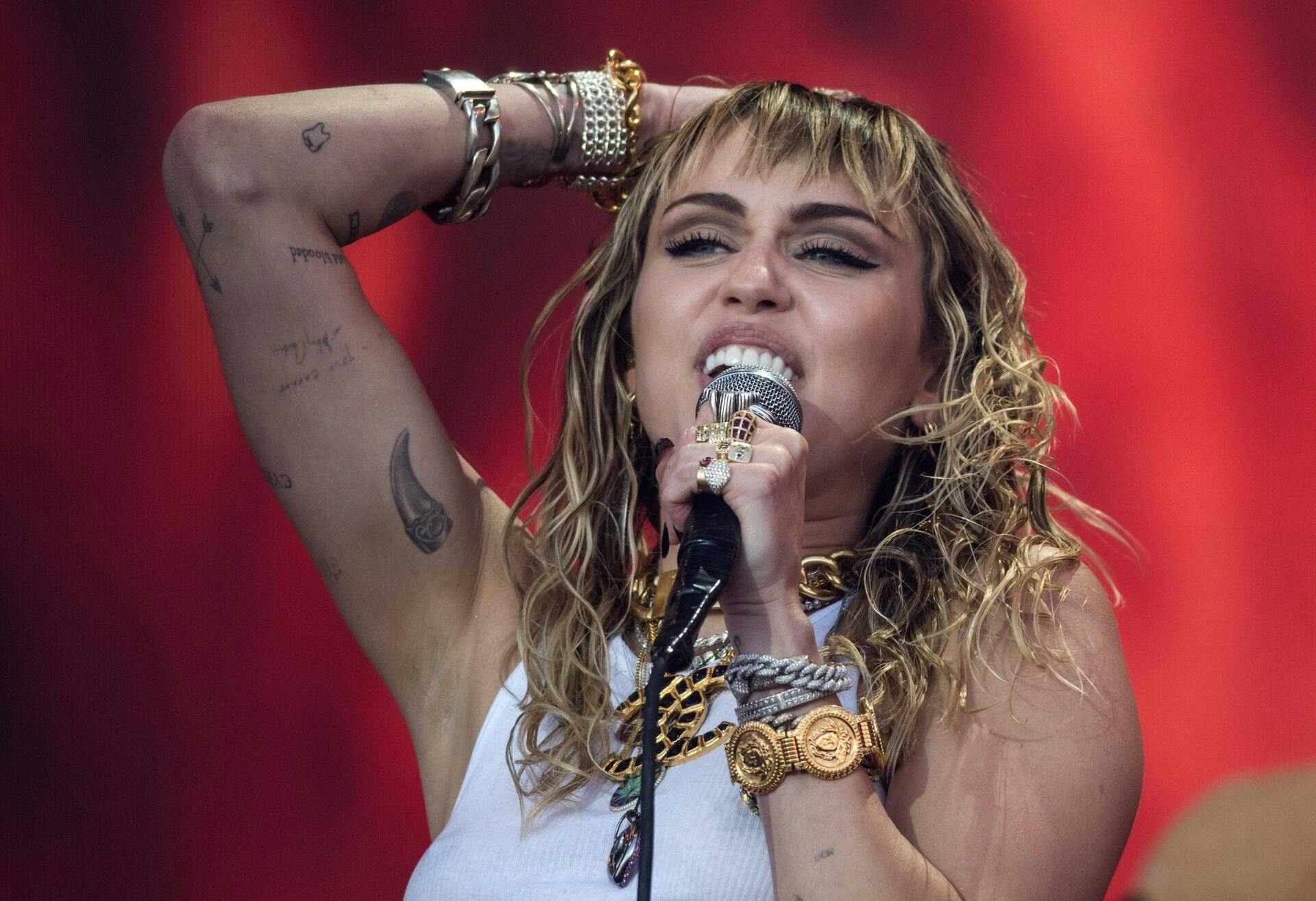 Miley Cyrus til Glastonbury i 2019. 