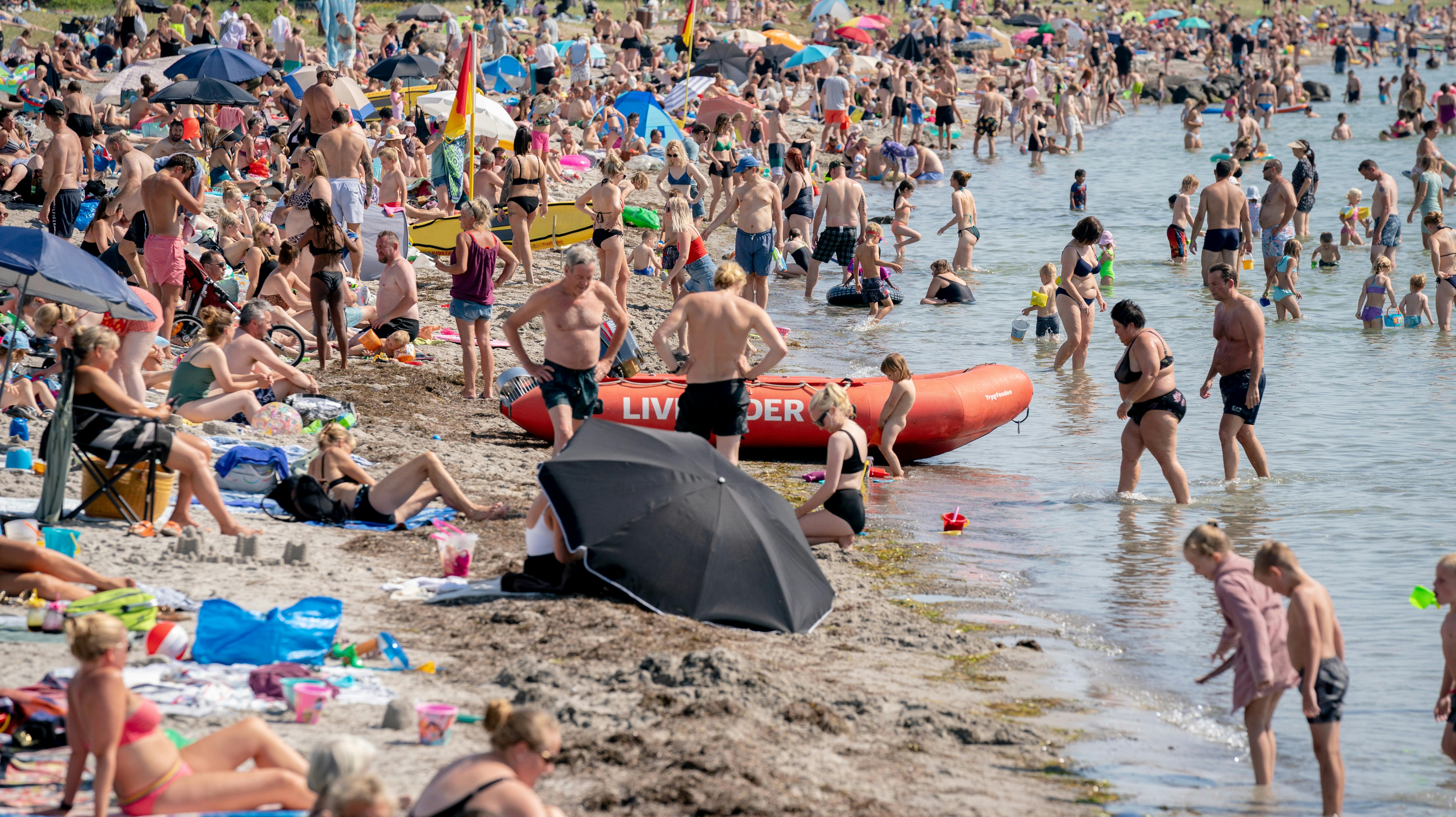 Sommeren har officielt ramt Danmark. 