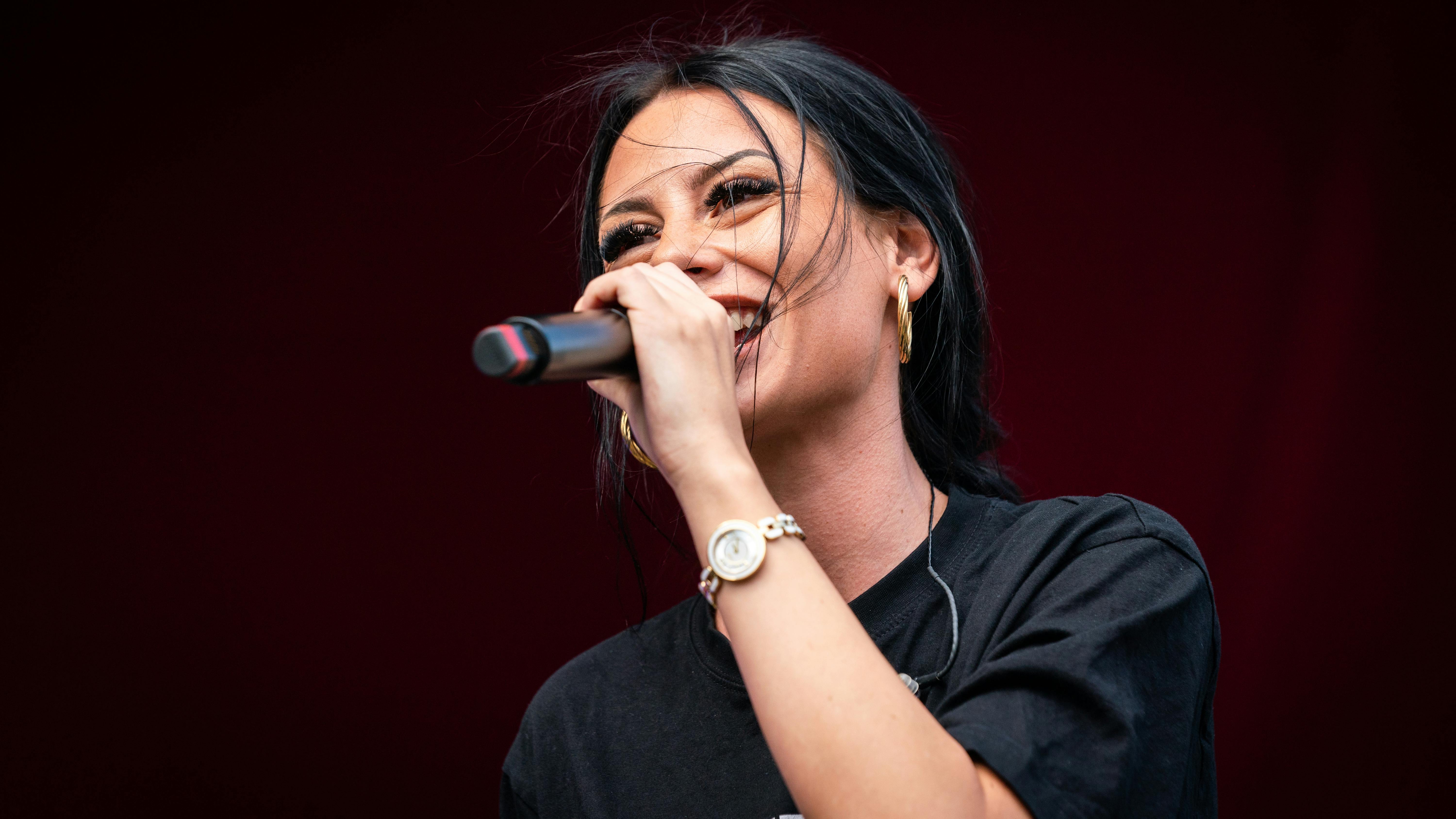 På fredag udgiver den danske rapdronning Tessa sit første album. nbsp;