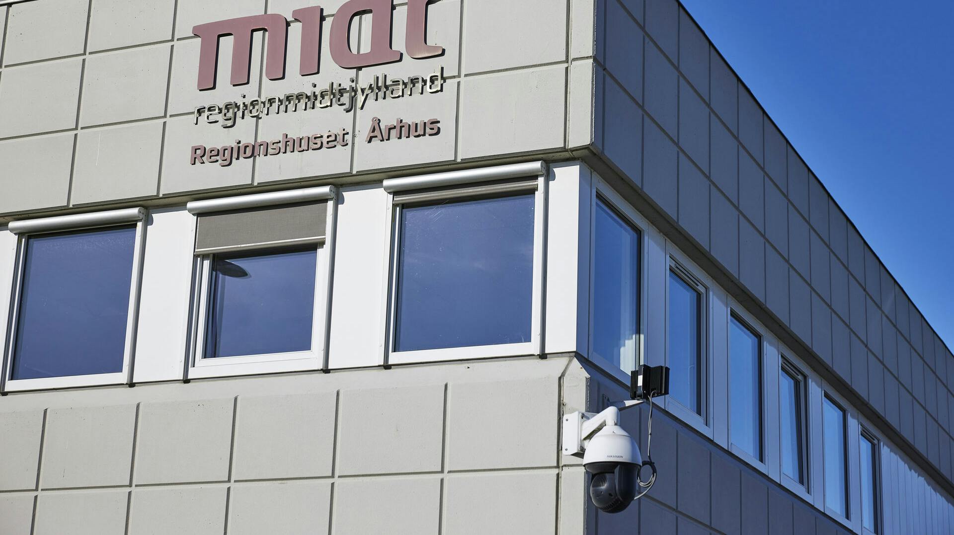 Undersøgelsen kommer på bagkant af, at Region Midtjylland tidligere har oplyst, at omkring 47 patienter hvert år i en længere årrække har fået amputeret et ben, selv om det muligvis kunne have været undgået.