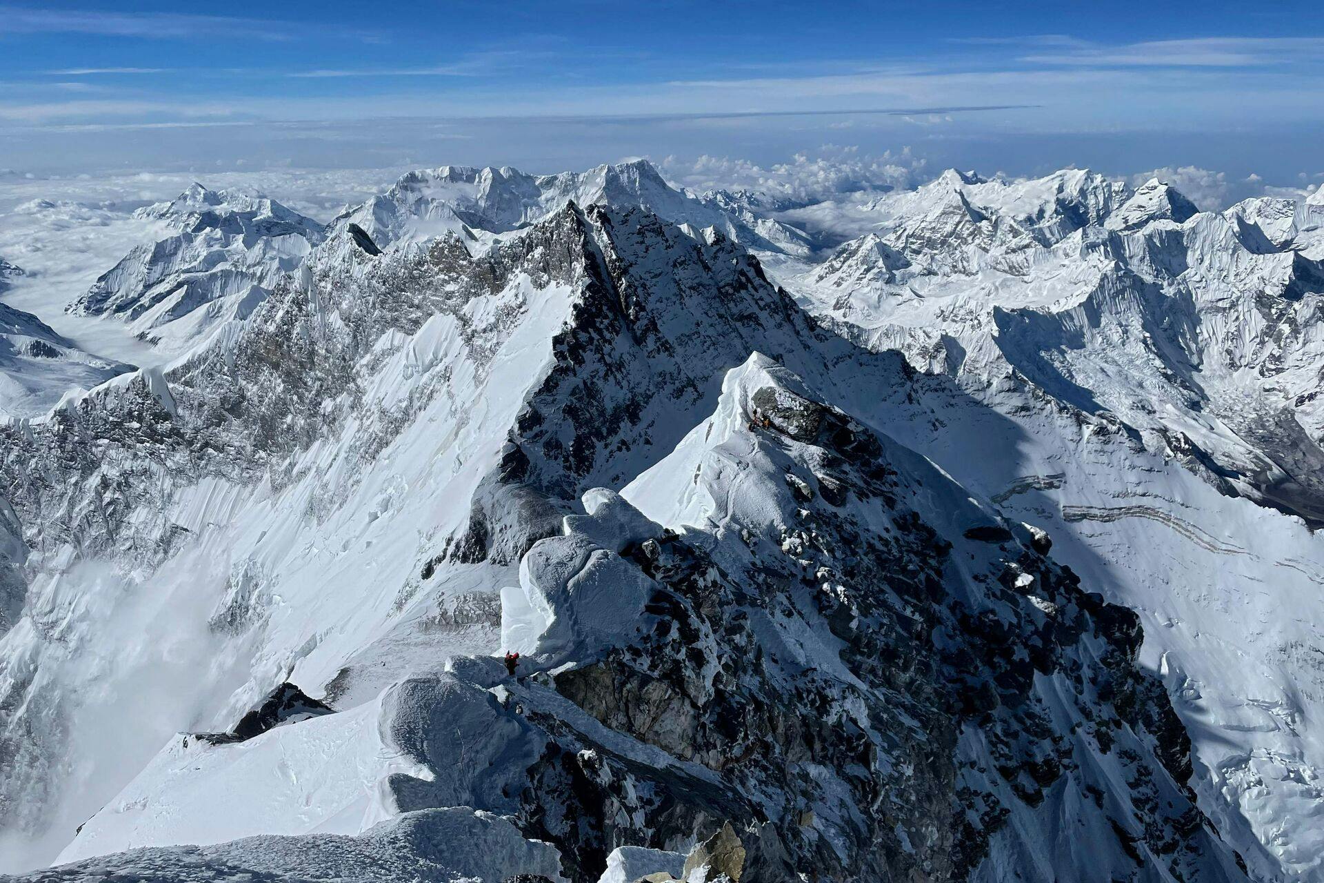 Hvert år mister bjergbestigere livet i et forsøg på at nå toppen af Mount Everest.&nbsp;
