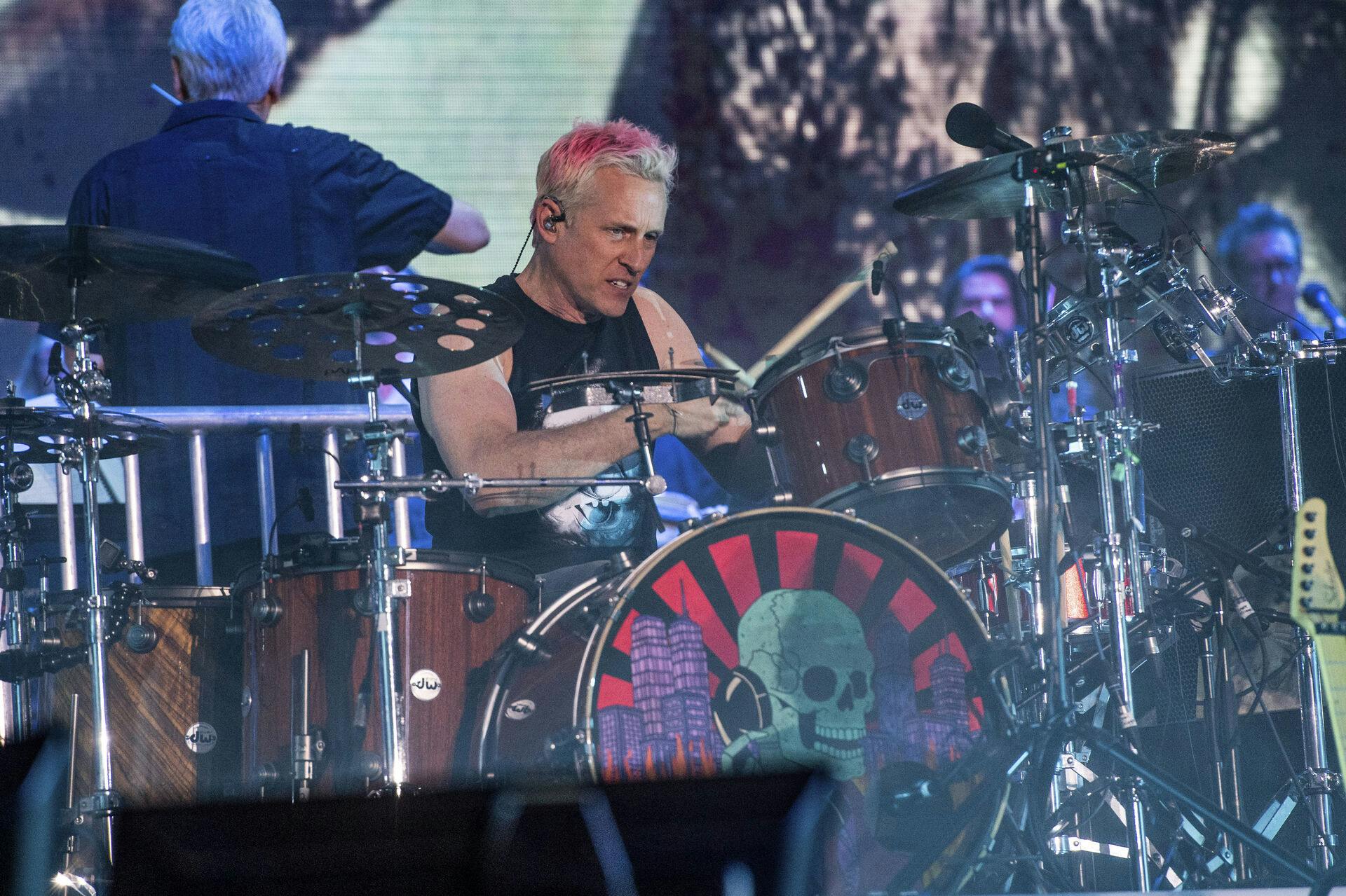 Josh Freese er en erfaren herre bag tammerne.