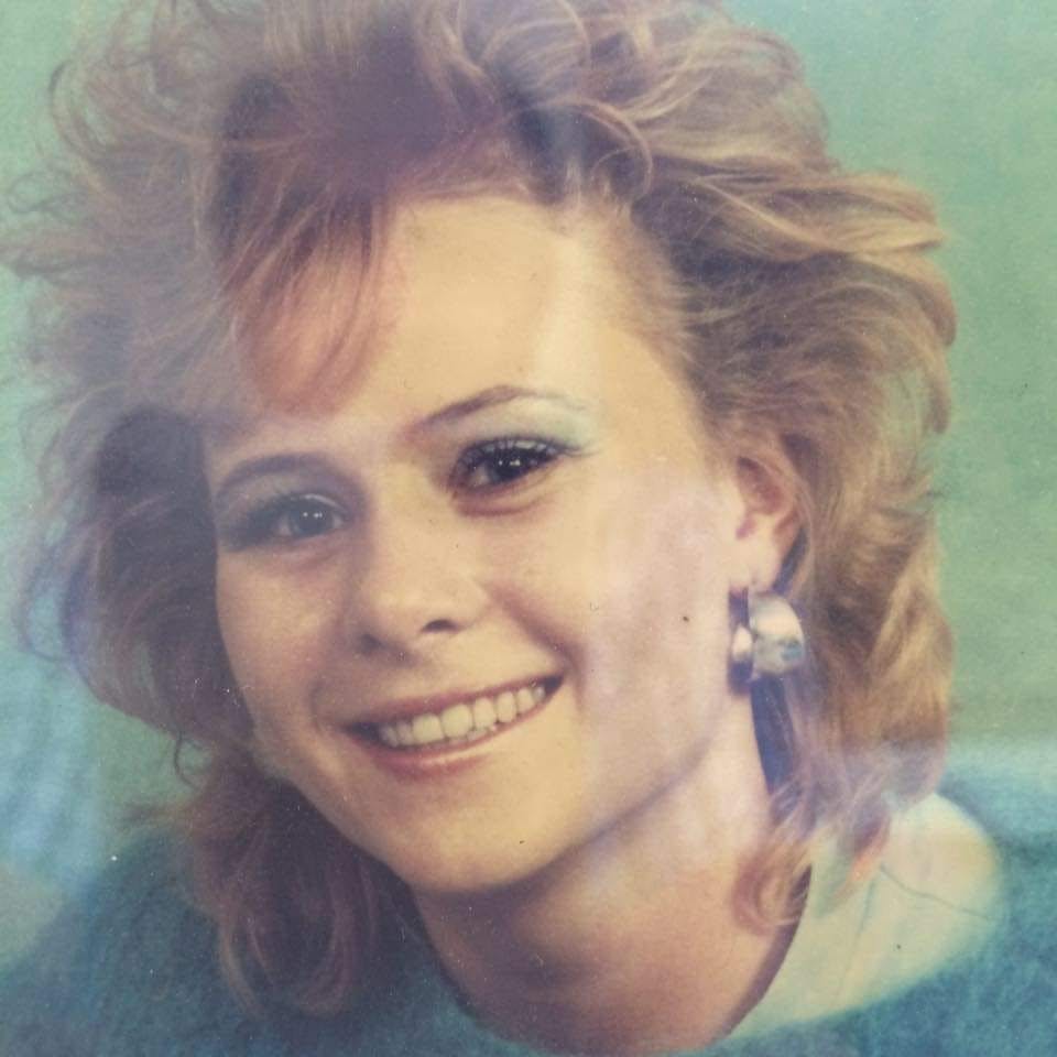 Sådan så Bettina Faber ud som ung. Flere mennesker har taget kontakt til Tarja Maria, fordi de kendte hende. 