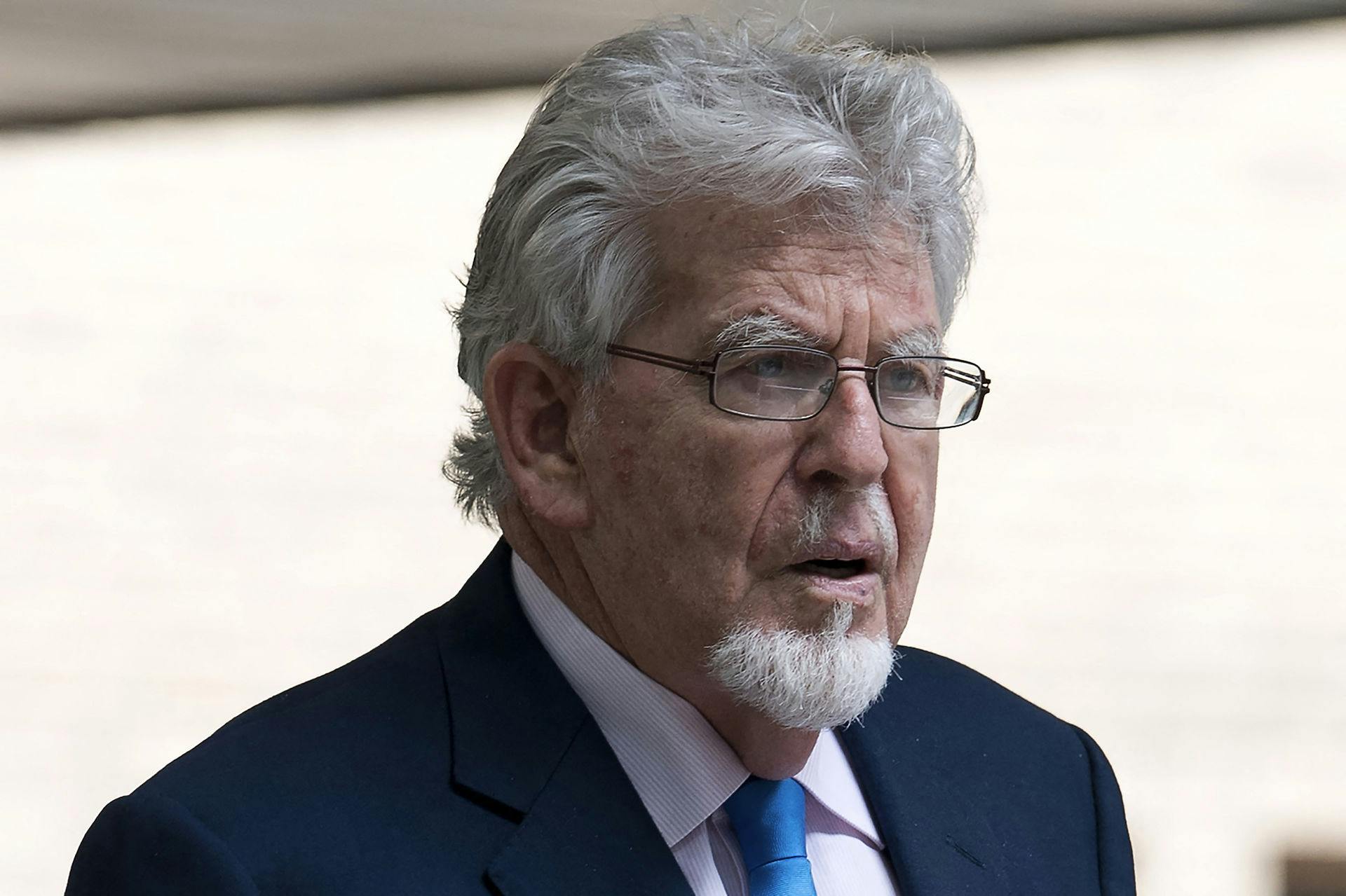 Rolf Harris er død i en alder af 93 år. Det melder Daily Mail om og samme medie skriver, at det skyldes halskræft.