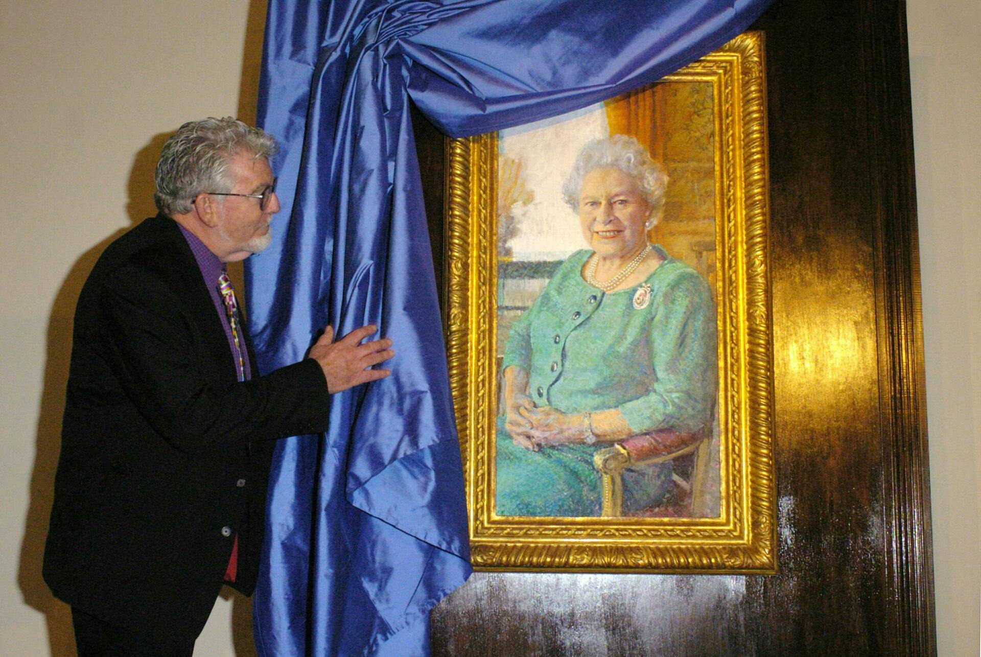 I 2006 blev dronning Elizabeth II 80 år, og her fik Rolf Harris æren af at male et portræt.