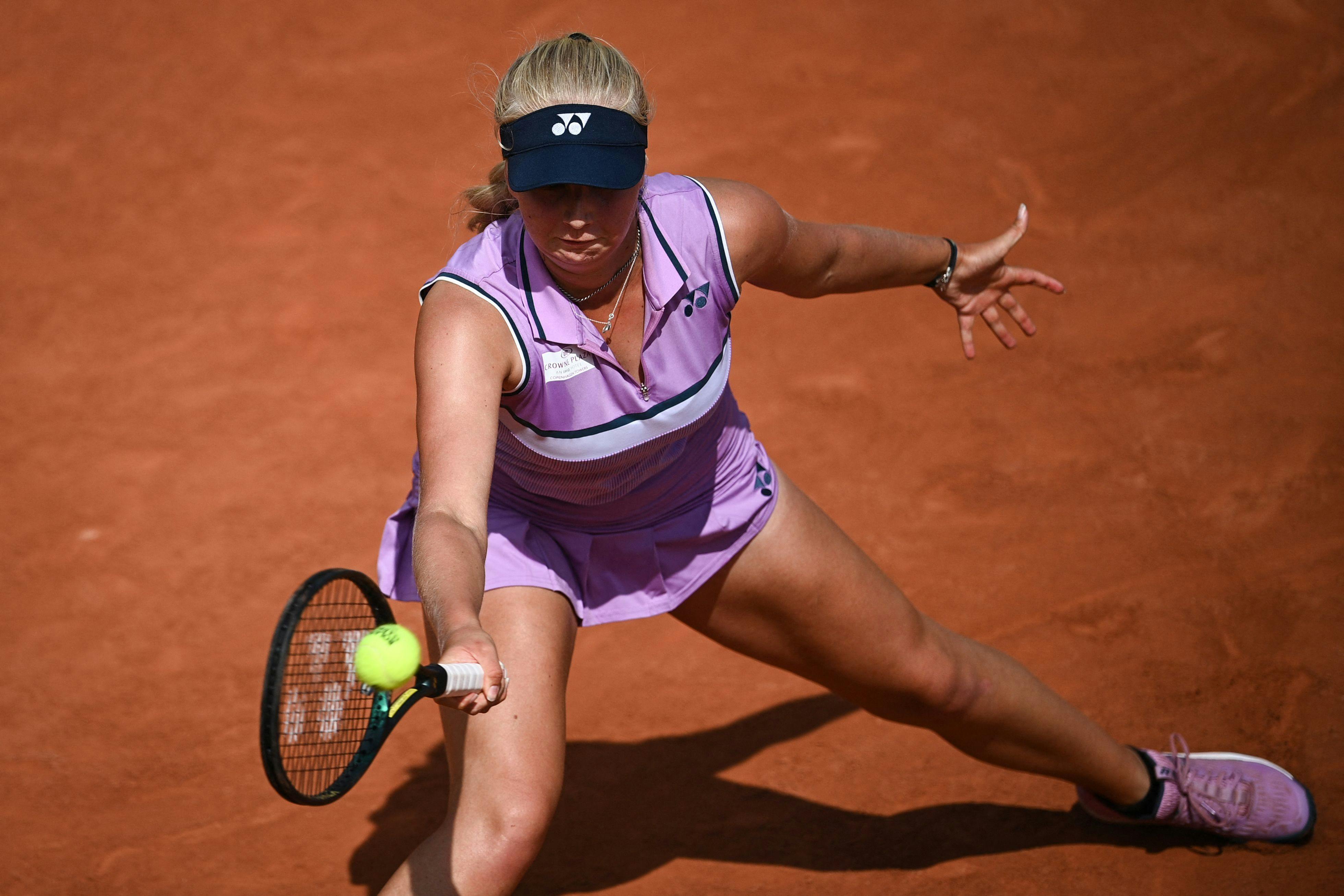 Den danske tennisspiller Clara Tauson vinder sin første kamp i kvalifikationen til French Open.