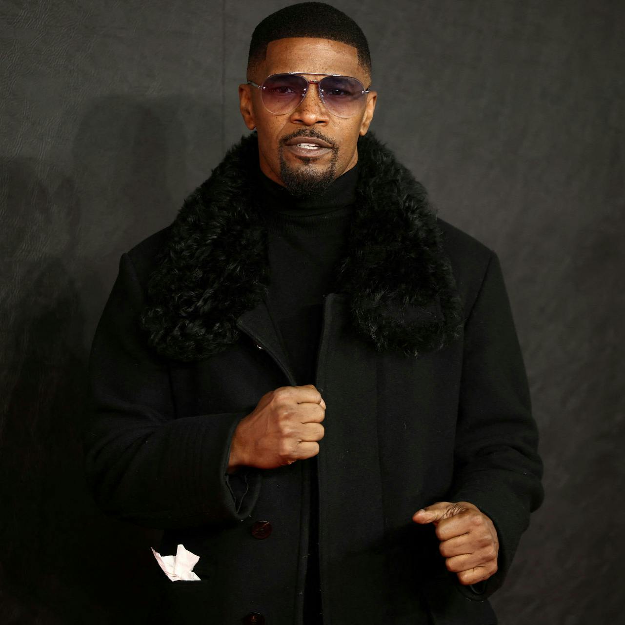 Jamie Foxx har ikke vist sig i ugevis efter hans indlæggelse på først et hospital og nu et genoptræningscenter.