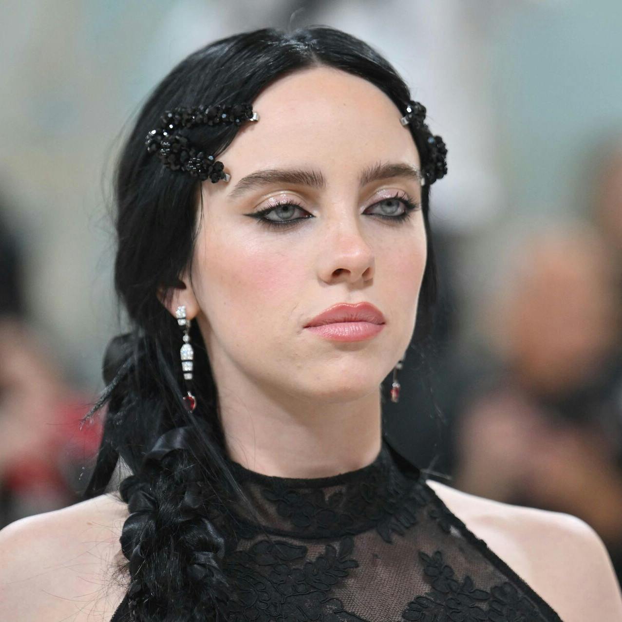 Billie Eilish dukkede solo op til årets Met Gala i New York.