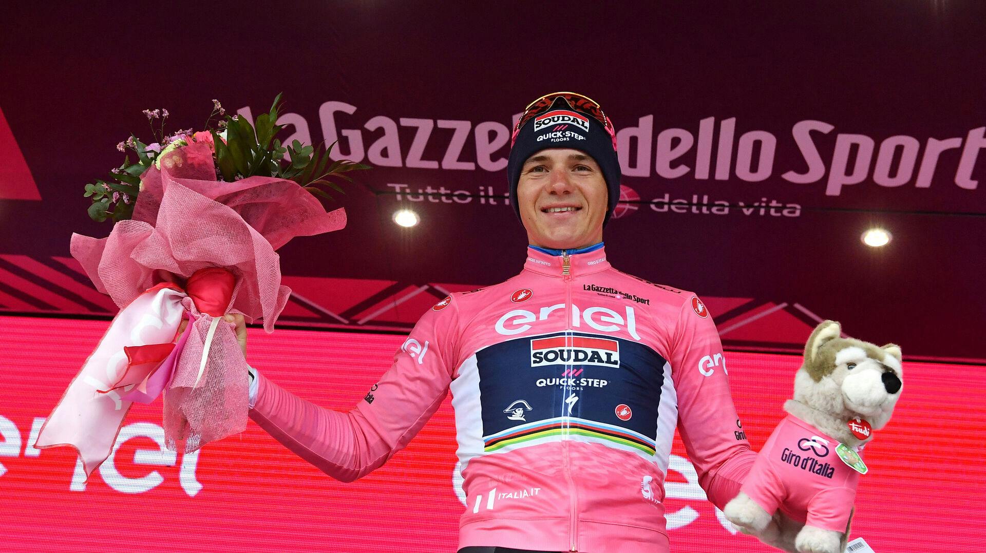 Inden Remco Evenepoel måtte trække sig fra Giro d'Italia, nåede den belgiske stjerne at iføre sig den lyserøde førertrøje.
