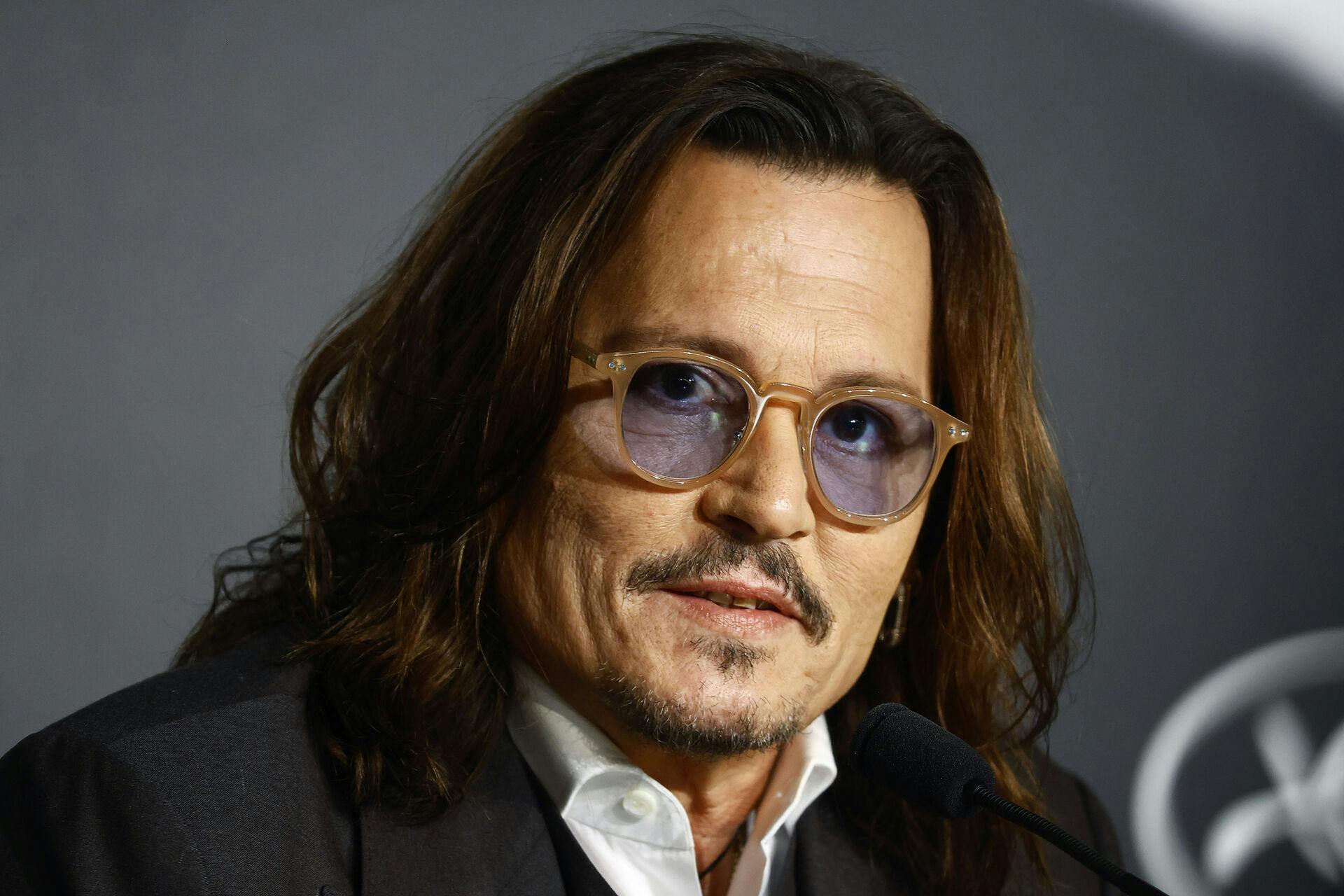 Johnny Depp til pressekonference i Cannes i år. 