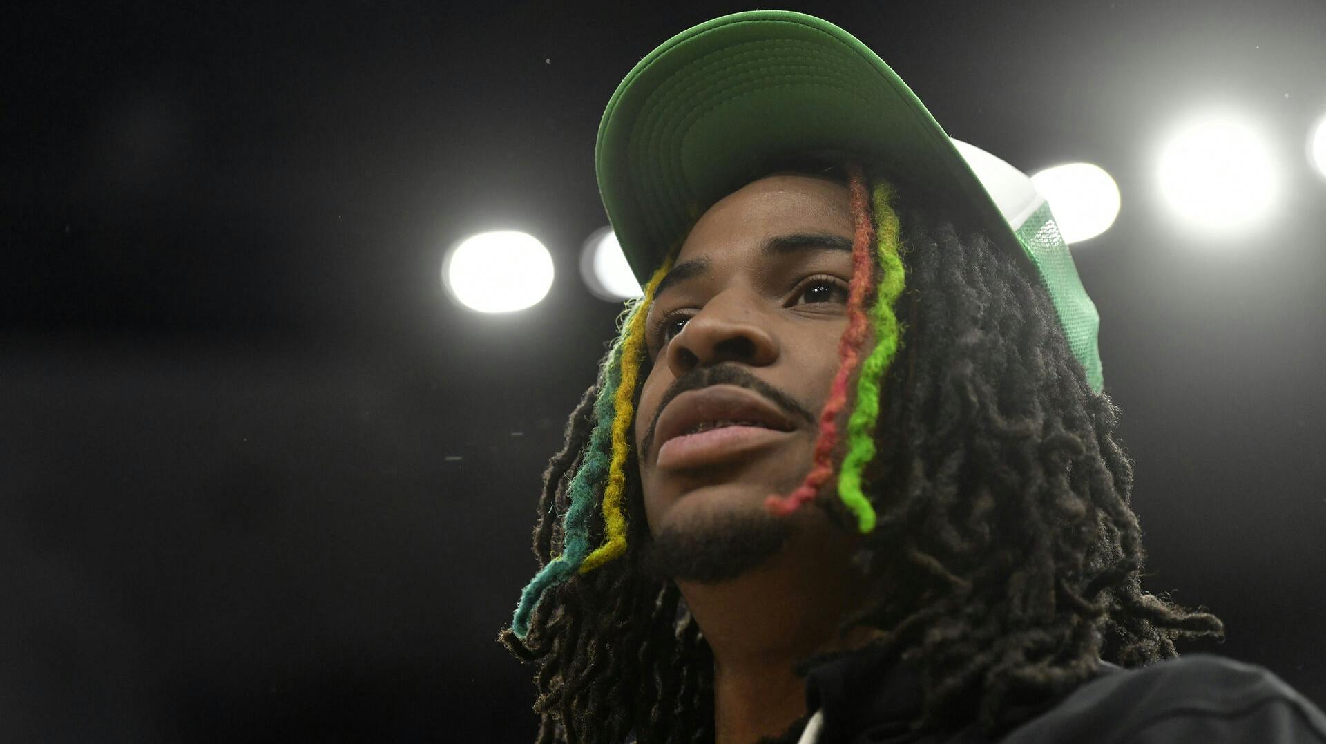 Ja Morant har fået folk til at spærre øjnene op i bekymring efter en håndfuld Instagram-opslag. 