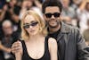 Abel Tesfaye a.k.a. the Weeknd og Lily-Rose Depp på den røde løber til årets Cannes Filmfestival.
