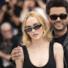 Abel Tesfaye a.k.a. the Weeknd og Lily-Rose Depp på den røde løber til årets Cannes Filmfestival.

