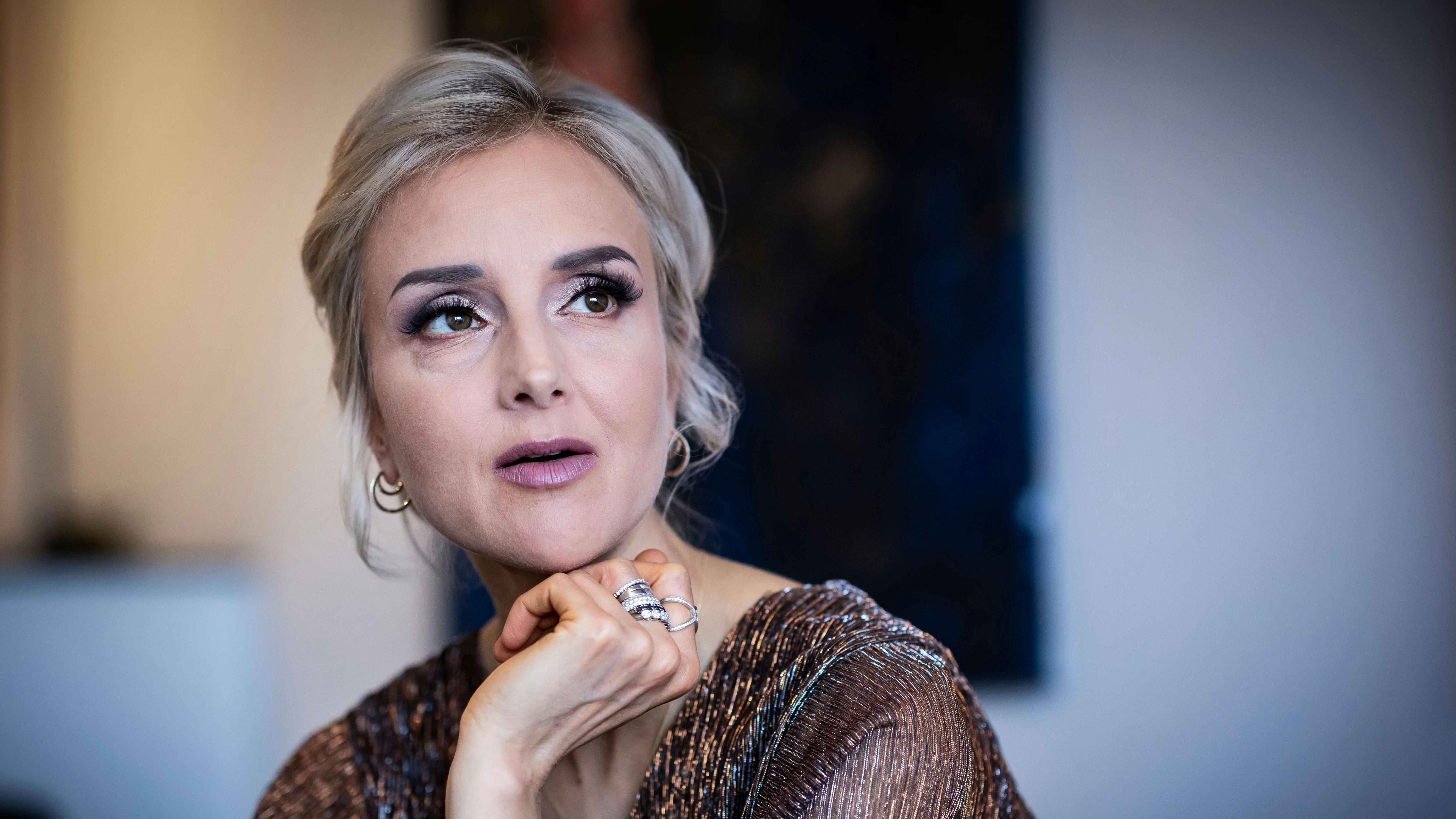 Mai Manniche fortæller, at hun på nuværende tidspunkt ikke søger efter kærligheden på Tinder eller andre datingapps.