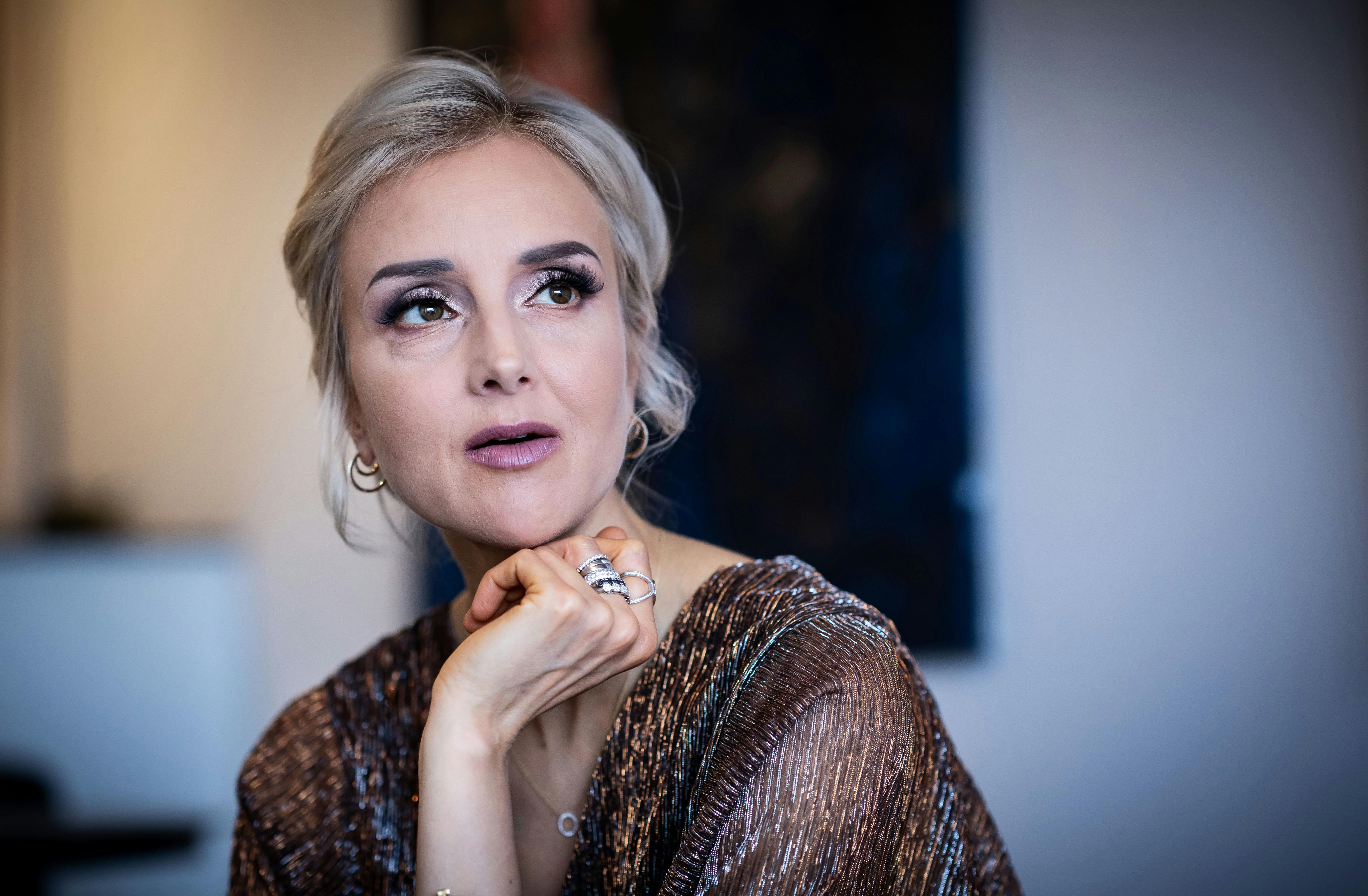 Mai Manniche fortæller, at hun på nuværende tidspunkt ikke søger efter kærligheden på Tinder eller andre datingapps.