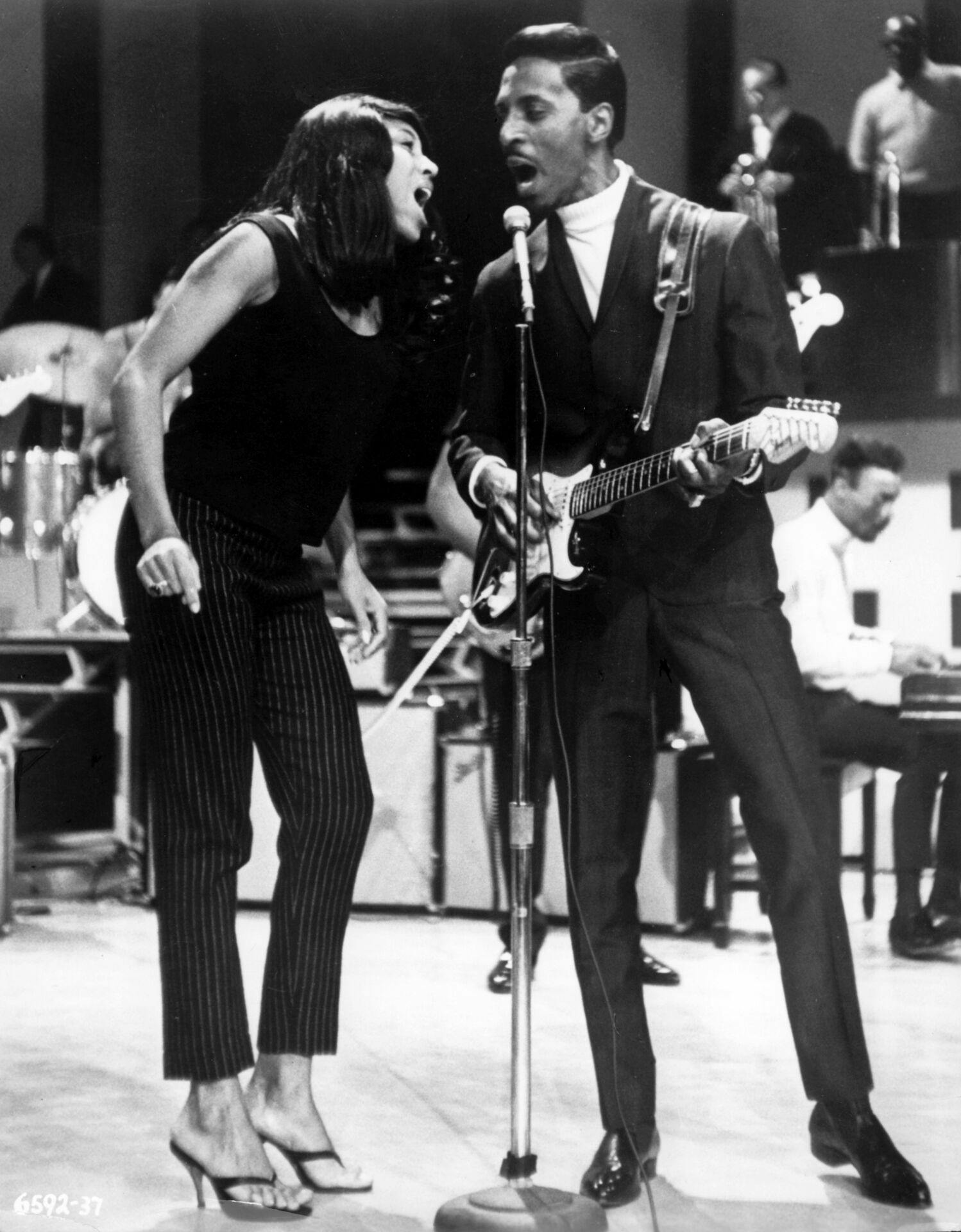 Ike og Tina Turner, mens de var sammen. Tina Turner lod sig dog skille fra sin mand efter et årelangt forhold præget af vold. 