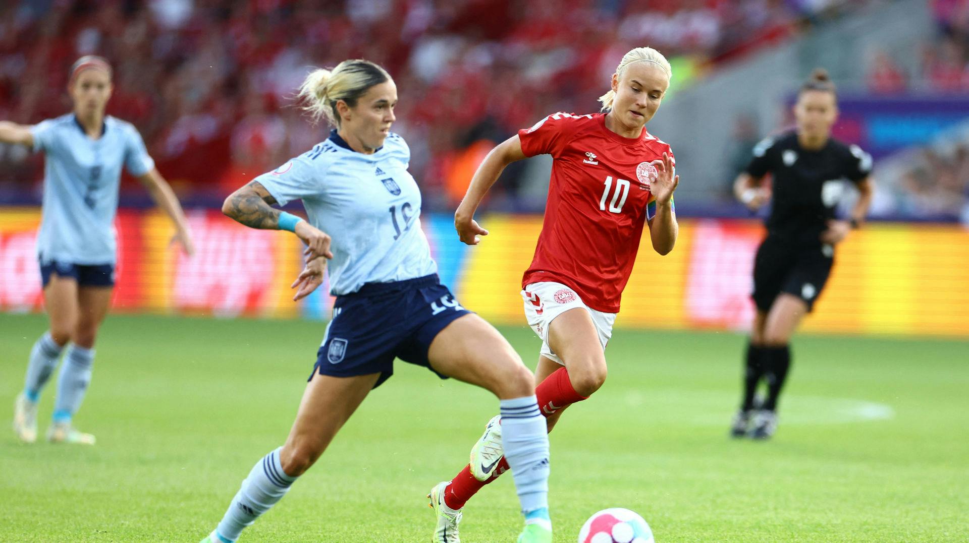 Pernille Harder glæder sig over de danske fans opbakning forud for slutrunden.