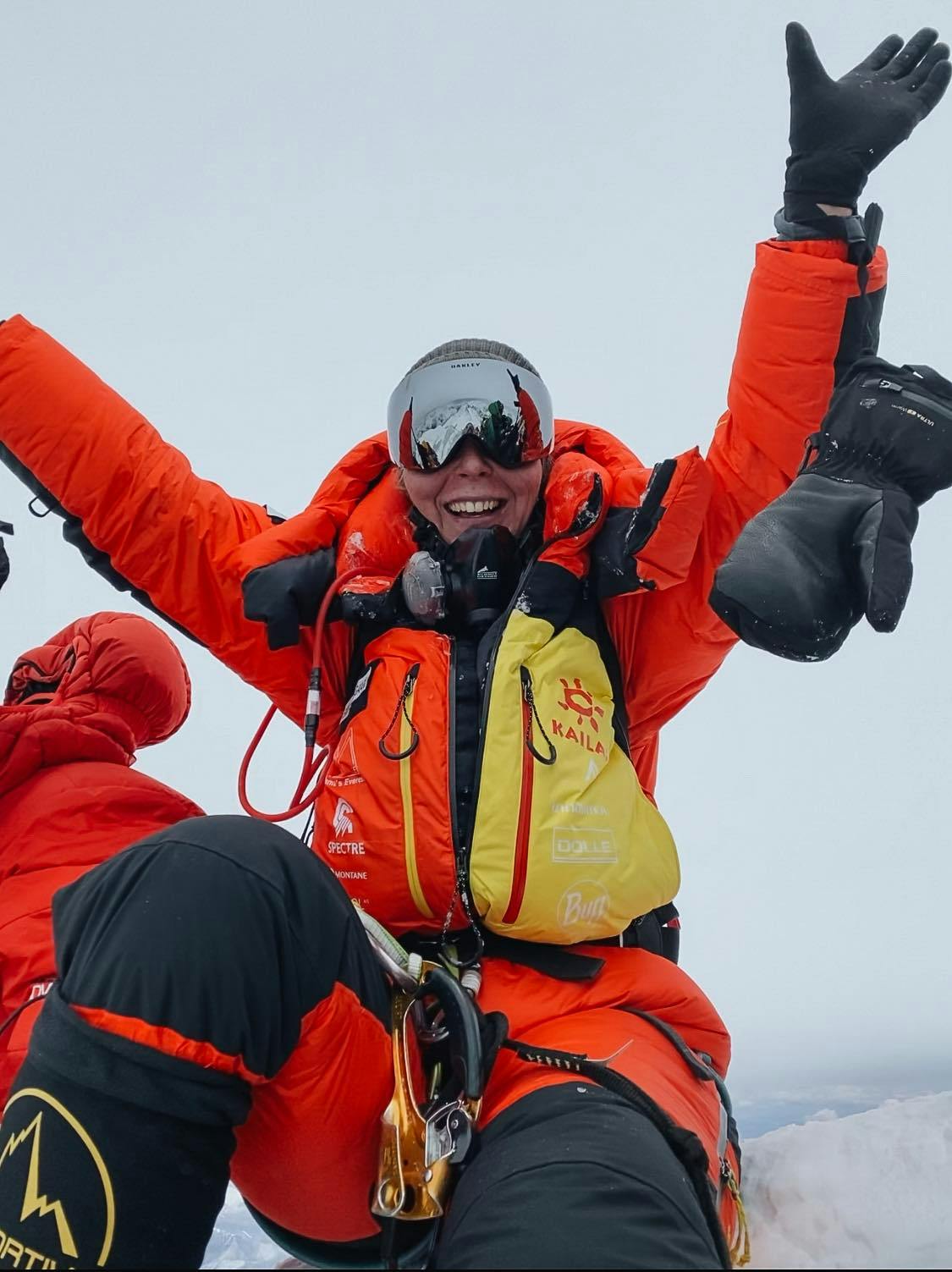 Emma Østergaard fra Højbjerg har som den yngste danske kvinde nogensinde nået toppen af Mount Everest.
