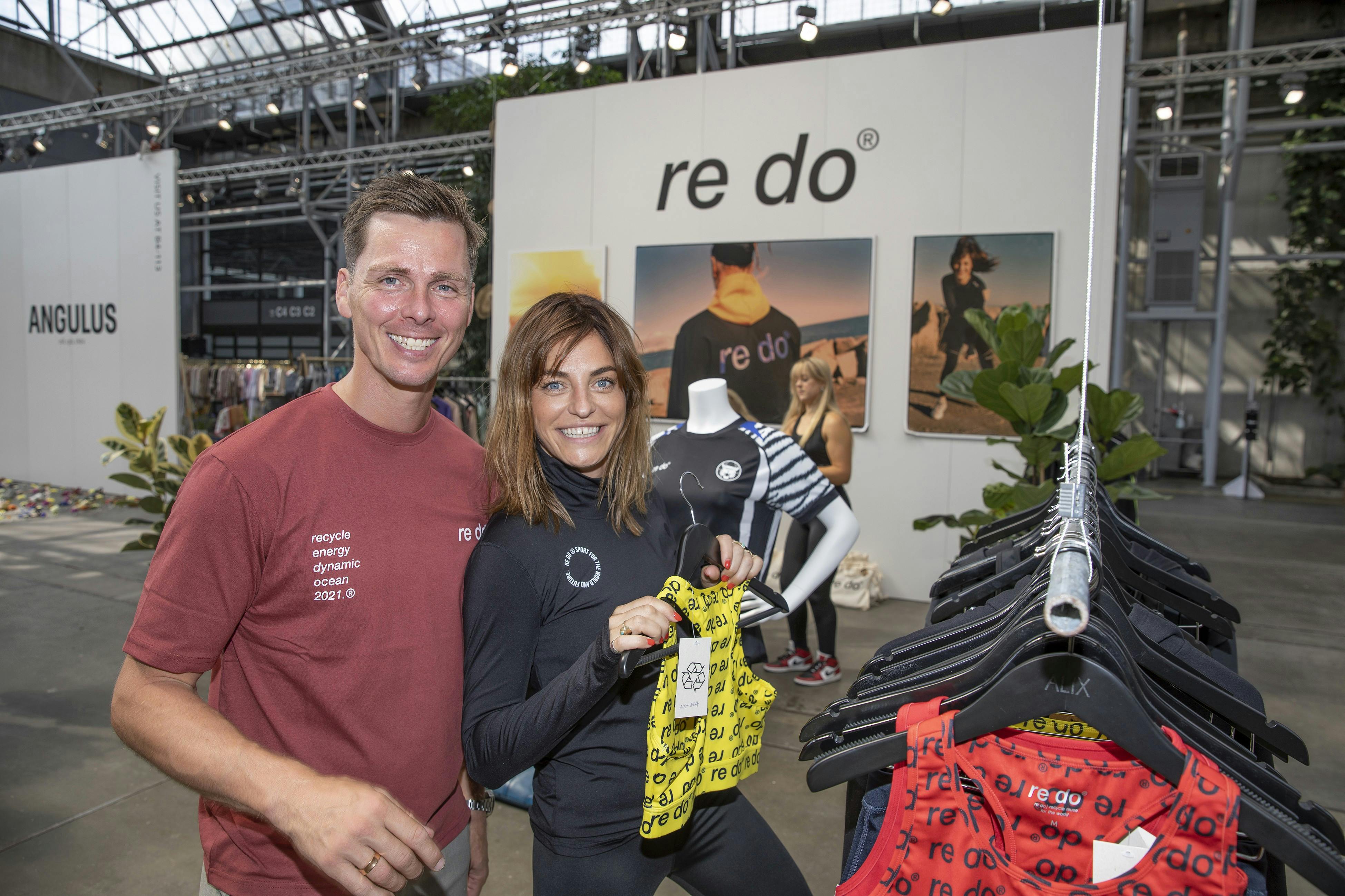 Her ses Sarah Grünewald sammen med håndboldlegenden Hans Lindberg, som er medstifter af Re Do Copenhagen.&nbsp;