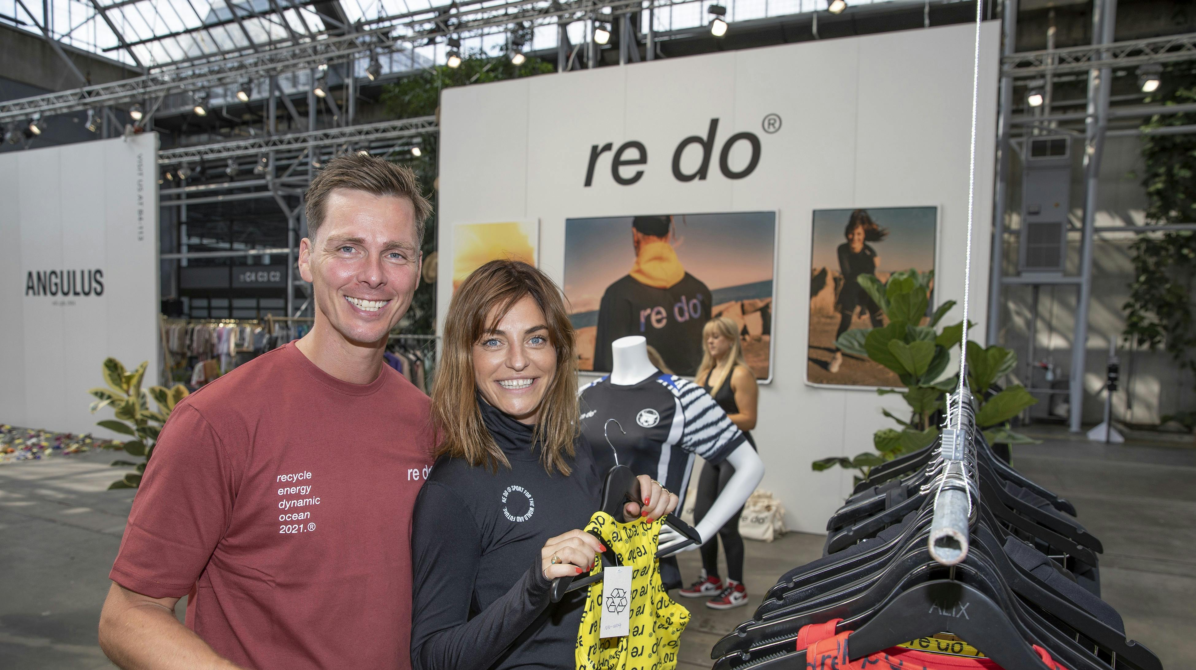 Her ses Sarah Grünewald sammen med håndboldlegenden Hans Lindberg, som er medstifter af Re Do Copenhagen. 