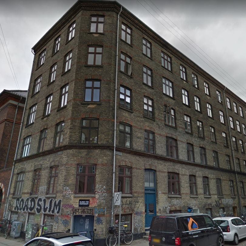 Hugos lejlighed ligger i denne ejendom, som blev bygget i 1886.