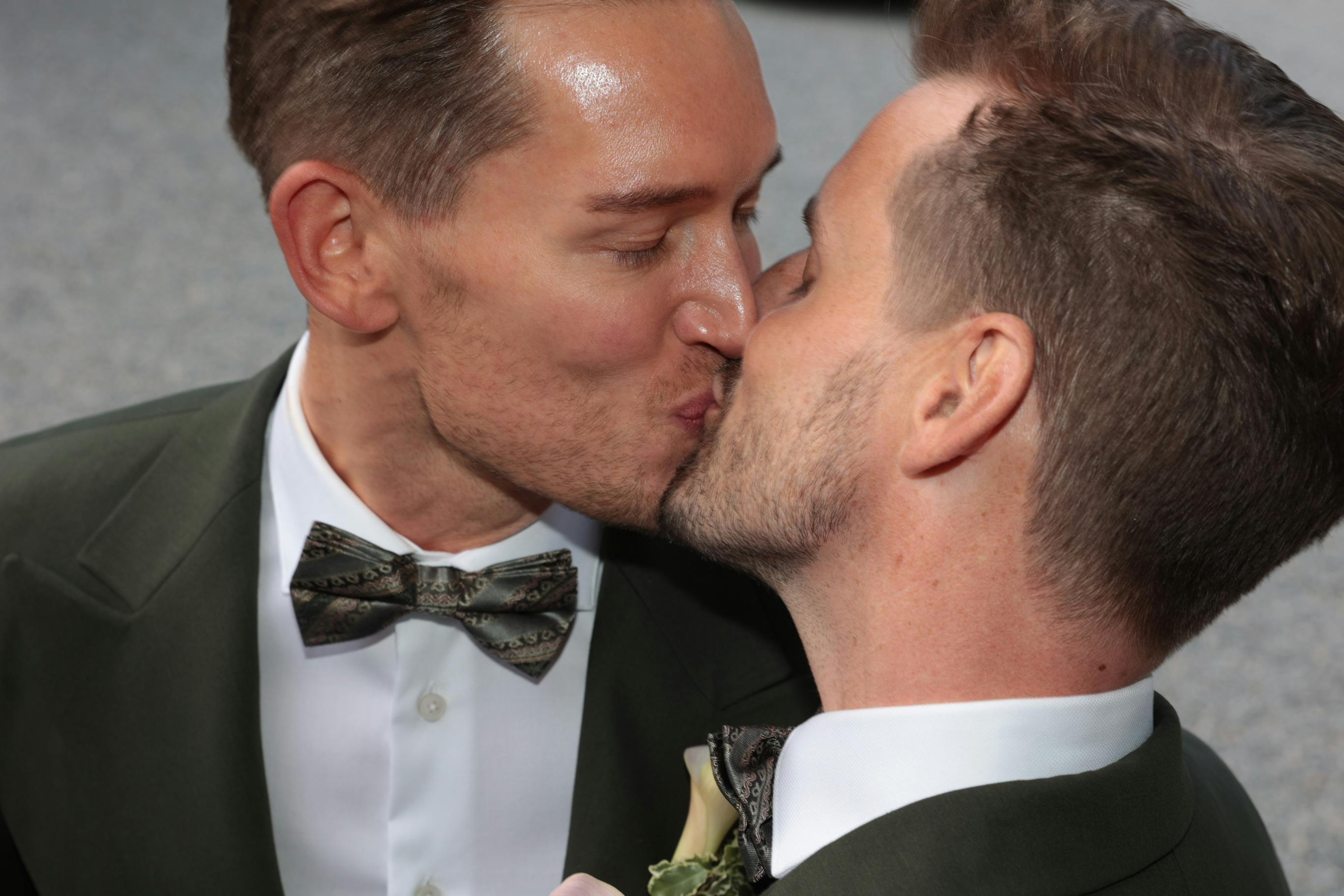 Kys mig, skat! Selvom der var nerver på, så forløb hele ceremonien lige som den skulle, fortæller de to 