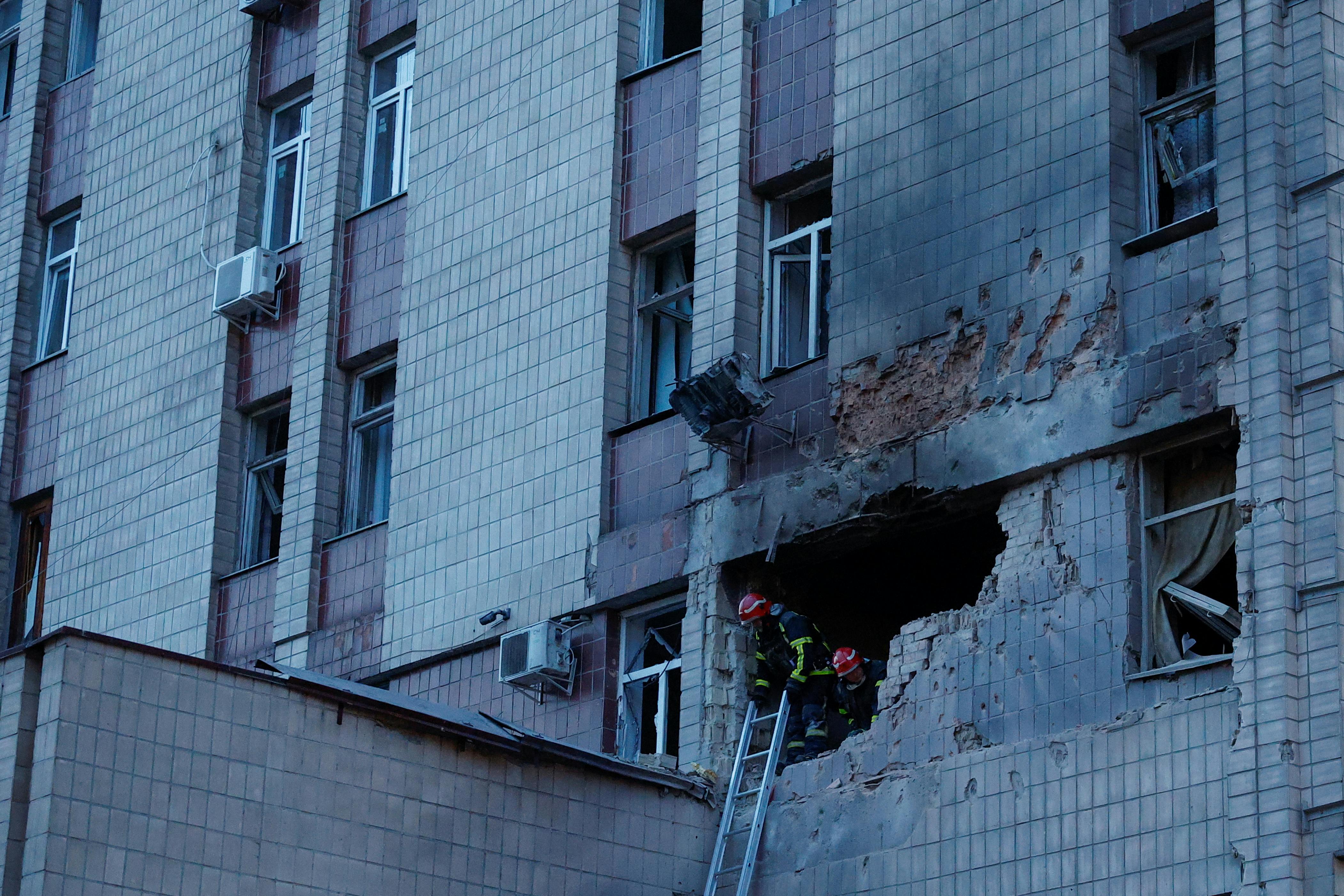 Skaderne efter droneangrebet i Kyiv er store søndag&nbsp;