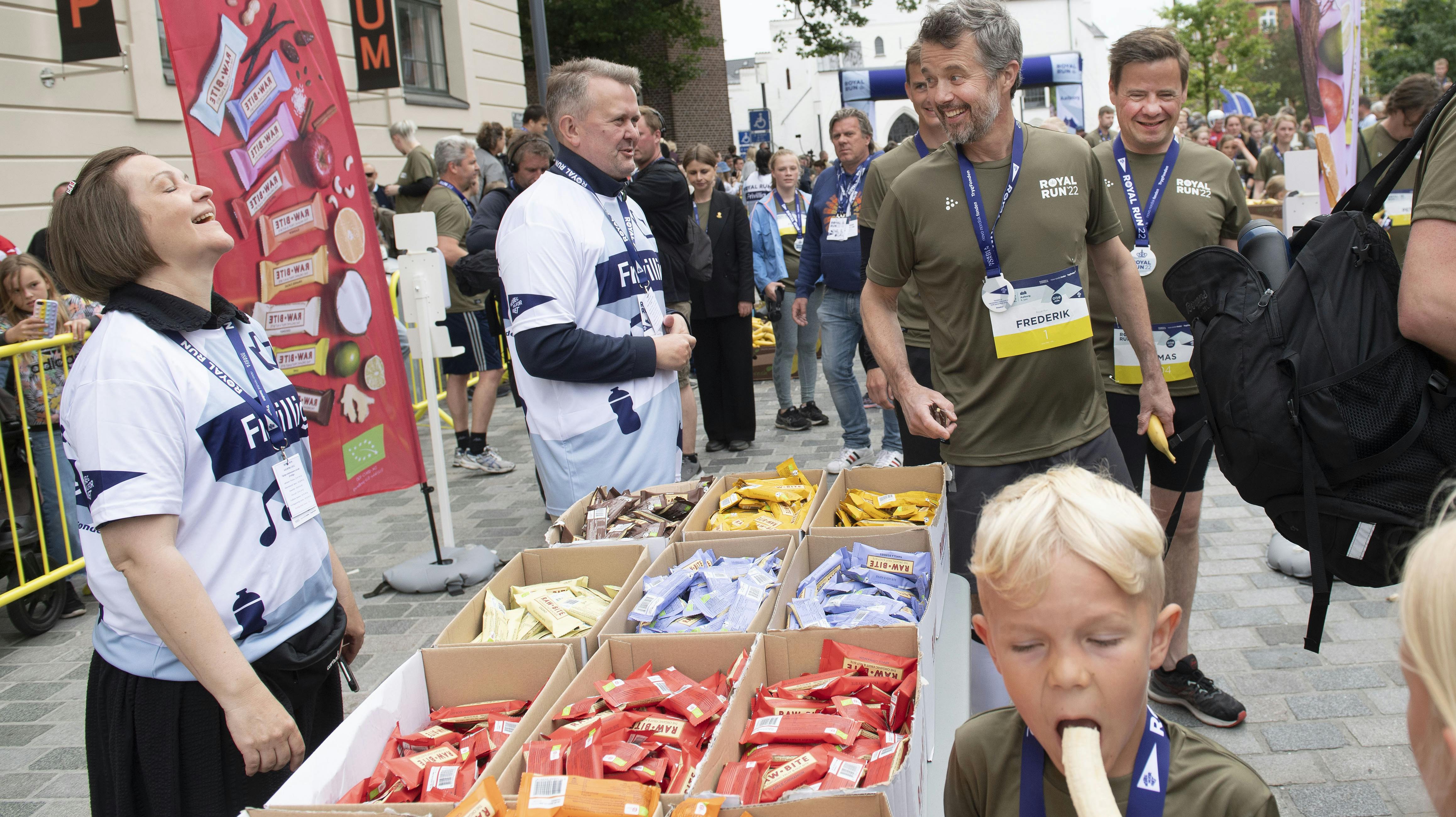 Kronprins Frederik får brug for masser af energi i dag. Han skal nemlig løbe i både Aabenraa, Herning og København.