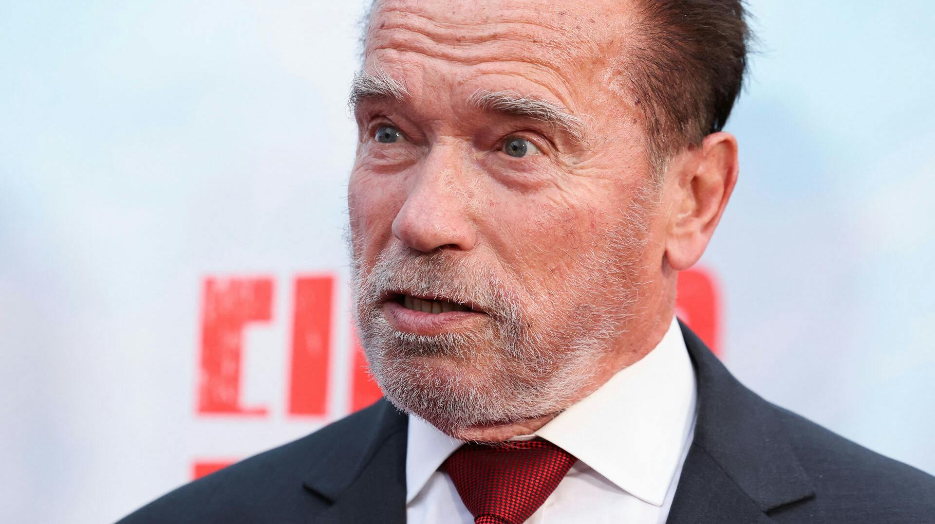 Arnold Schwarzenegger sætter ord på Bruce Willis' sygdom.