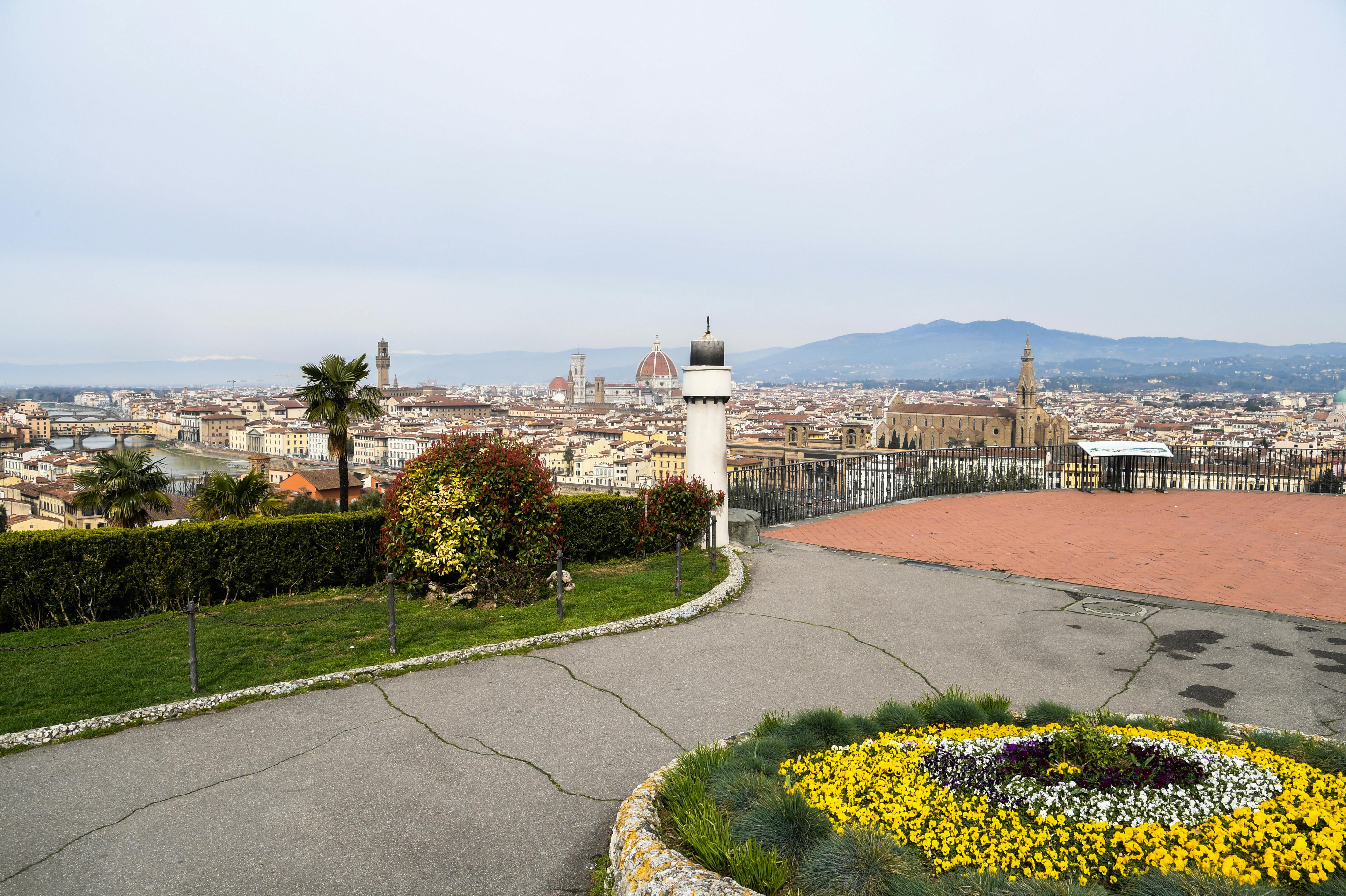 Udsigten er fantastisk - og helt gratis - fra Piazzale Michelangelo&nbsp;
