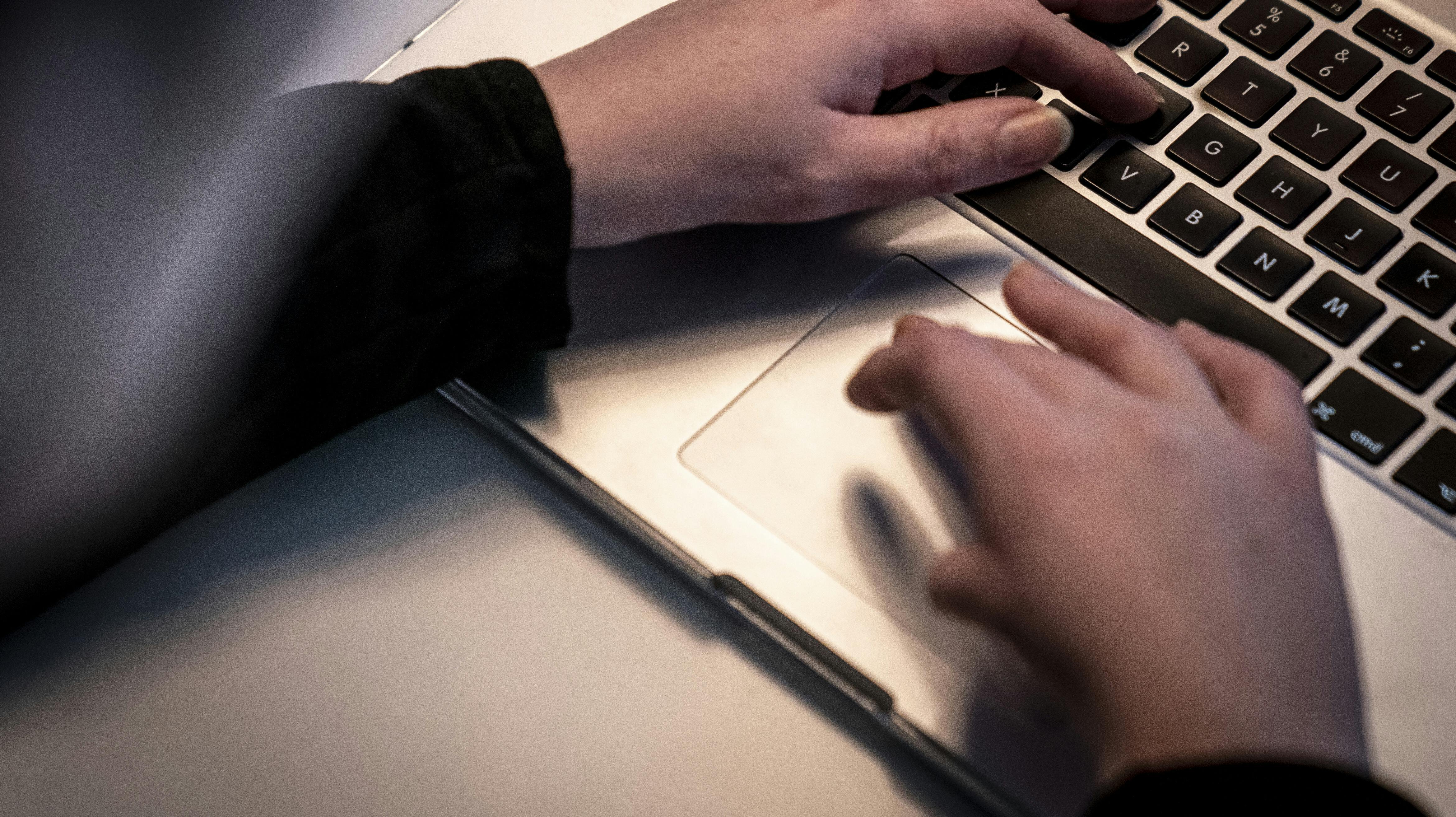 Læreren blev bortvist på stedet, da sigtelserne mod ham blev rejst