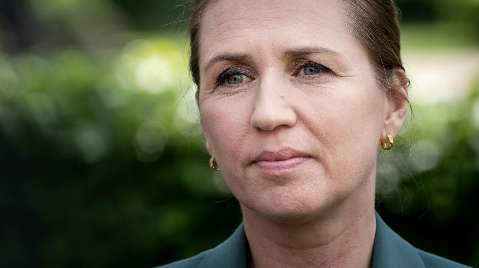 Statsminister Mette Frederiksen (S) er dygtig, lyder det fra Norges statsminister. 
