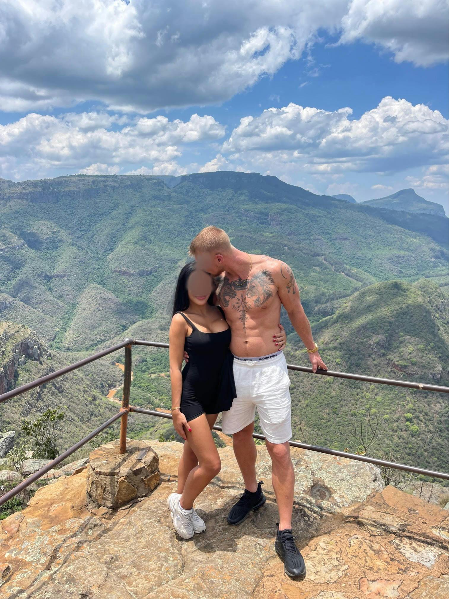 Jasmin og Kristoffer på ferien, hvor de fandt ud af, at de ville lave en Only Fans karriere. 