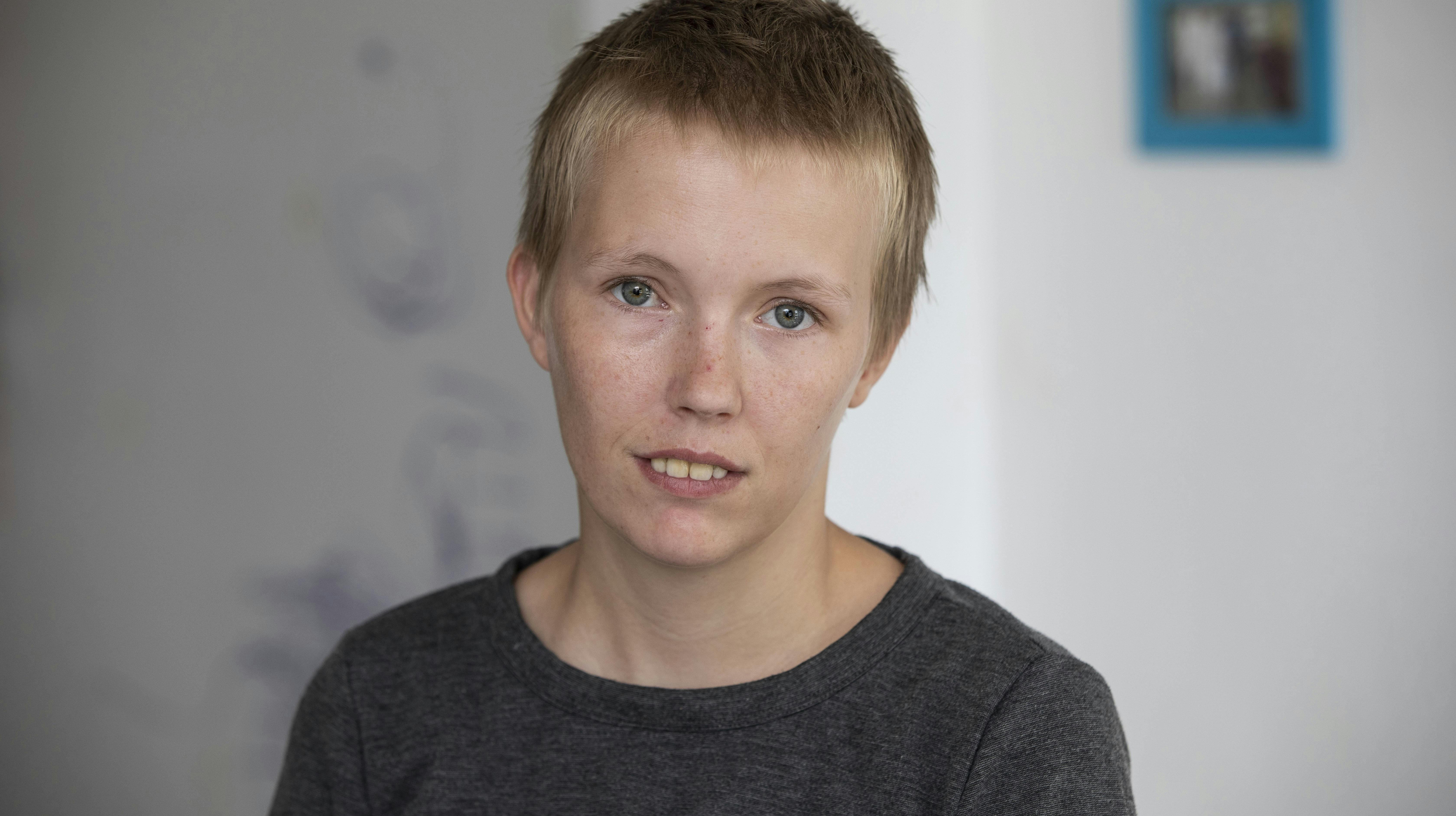 I dag skal "De unge mødre"-veteranen mødes med Ankestyrelsen for at forelægge sin sag, efter hendes sønner blev fjernet og anbragt akuti plejefamilier. 