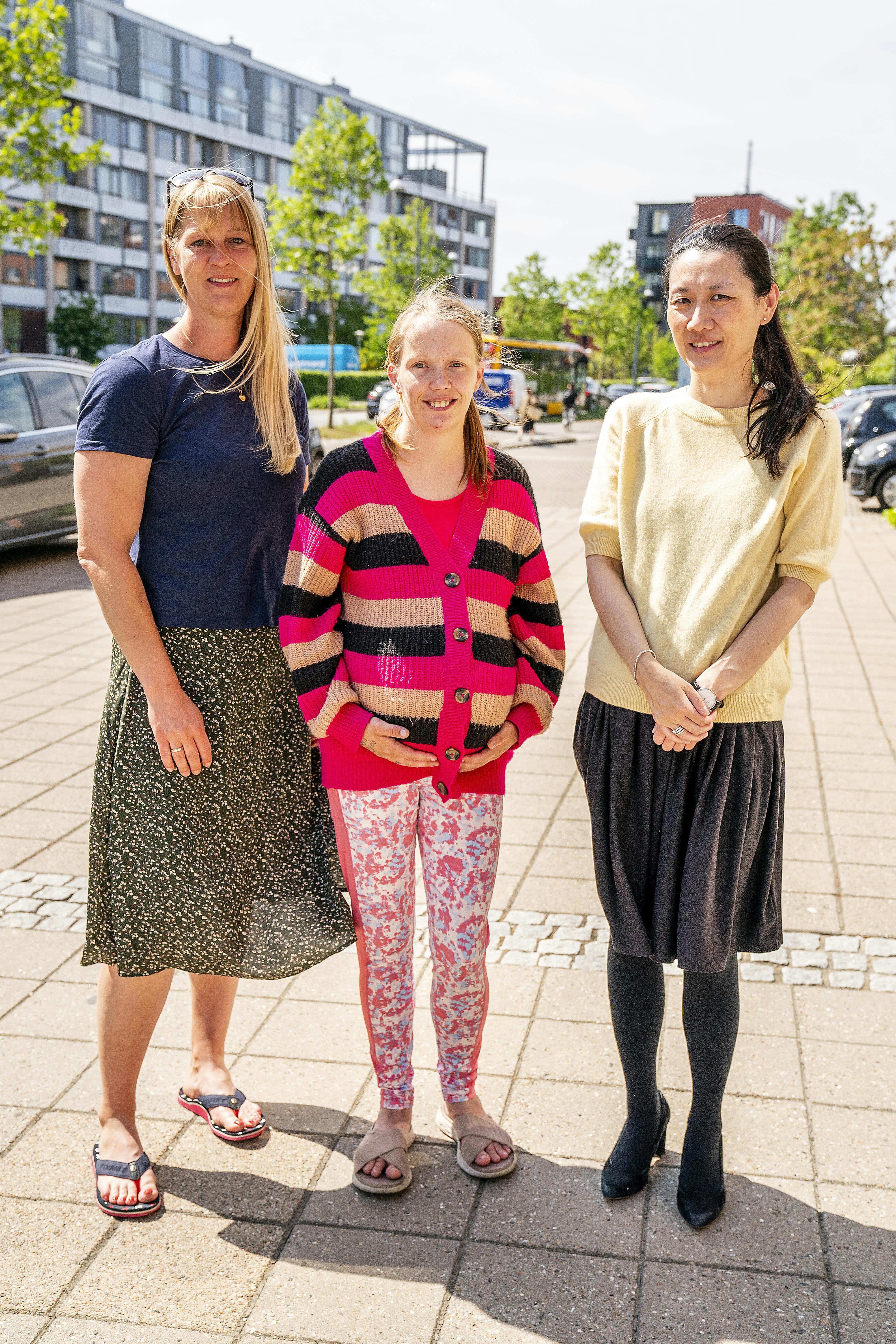 Natascha Linea (i midten) sammen med sin partsrepræsentant Lea Strynø og sin advokat Mia Søgaard (t.h.). 