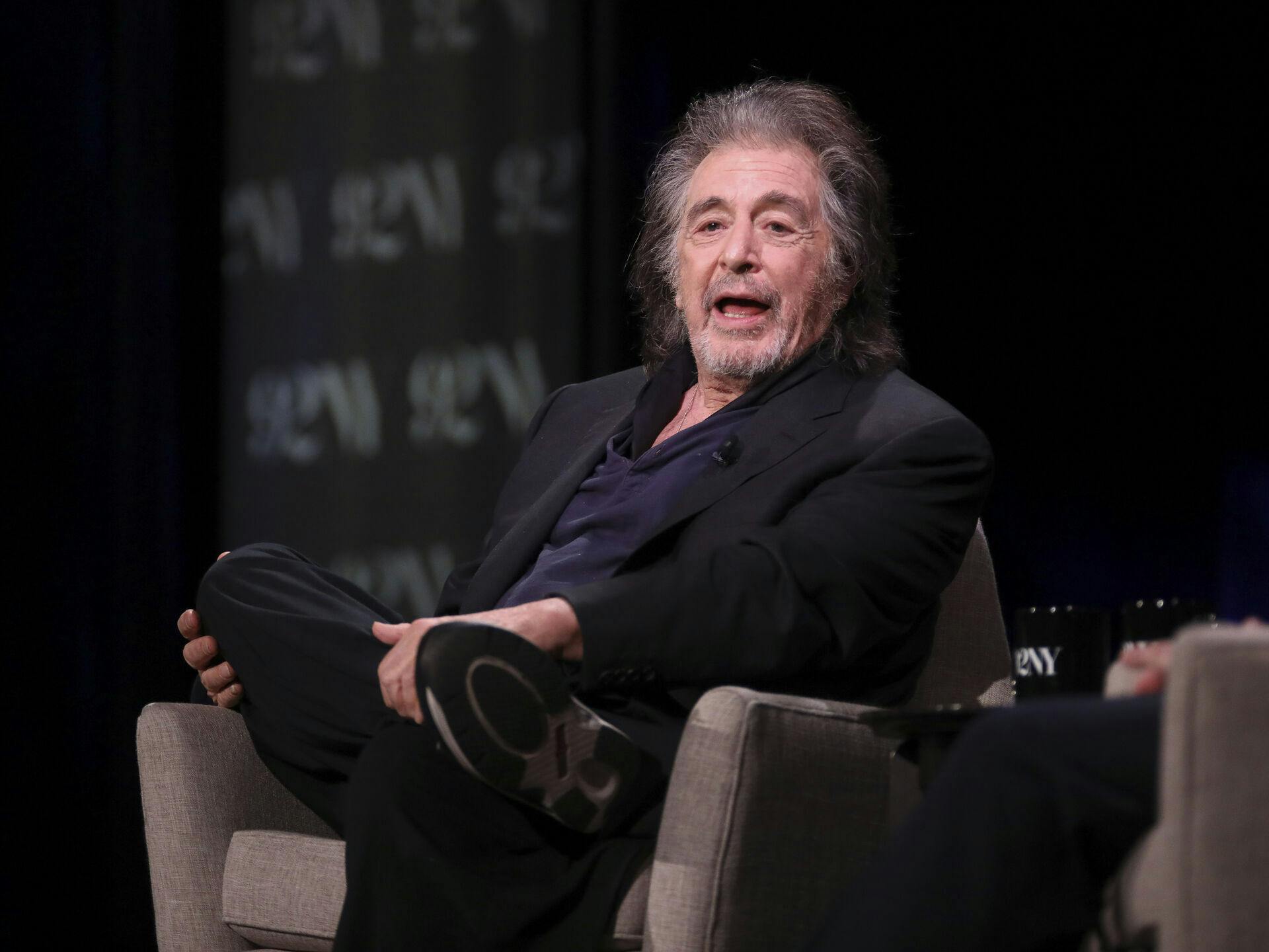 Al Pacino er den seneste Hollywood-stjerne til at melde sig ind i old dads club.
