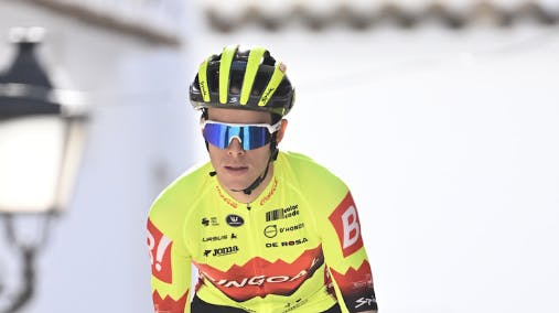 Julian Mertens er blevet lagt i kunstig koma efter en alvorlig træningsulykke.