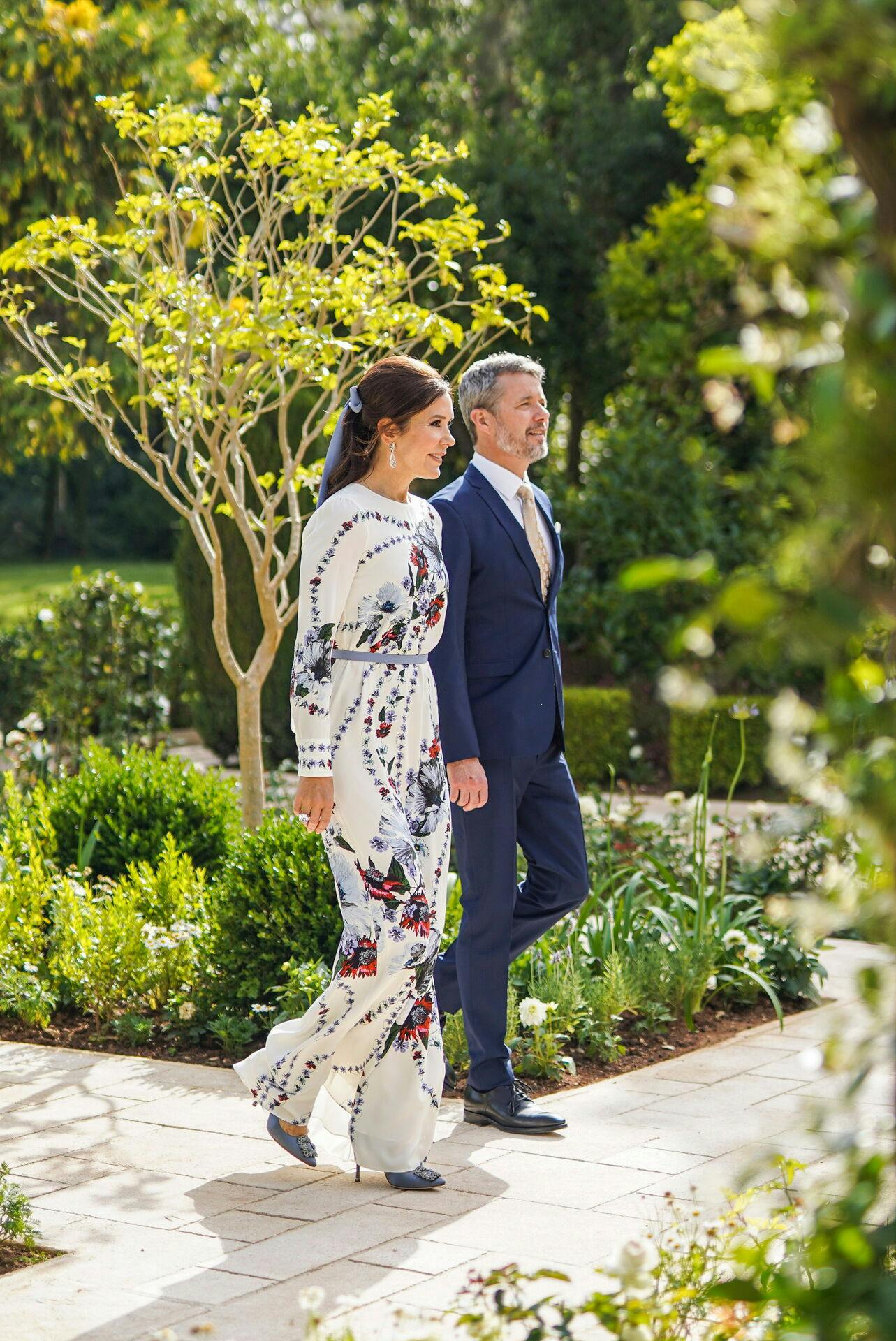Kronprins Frederik og kronprinsesse Mary var til stort bryllup i Jordan.
