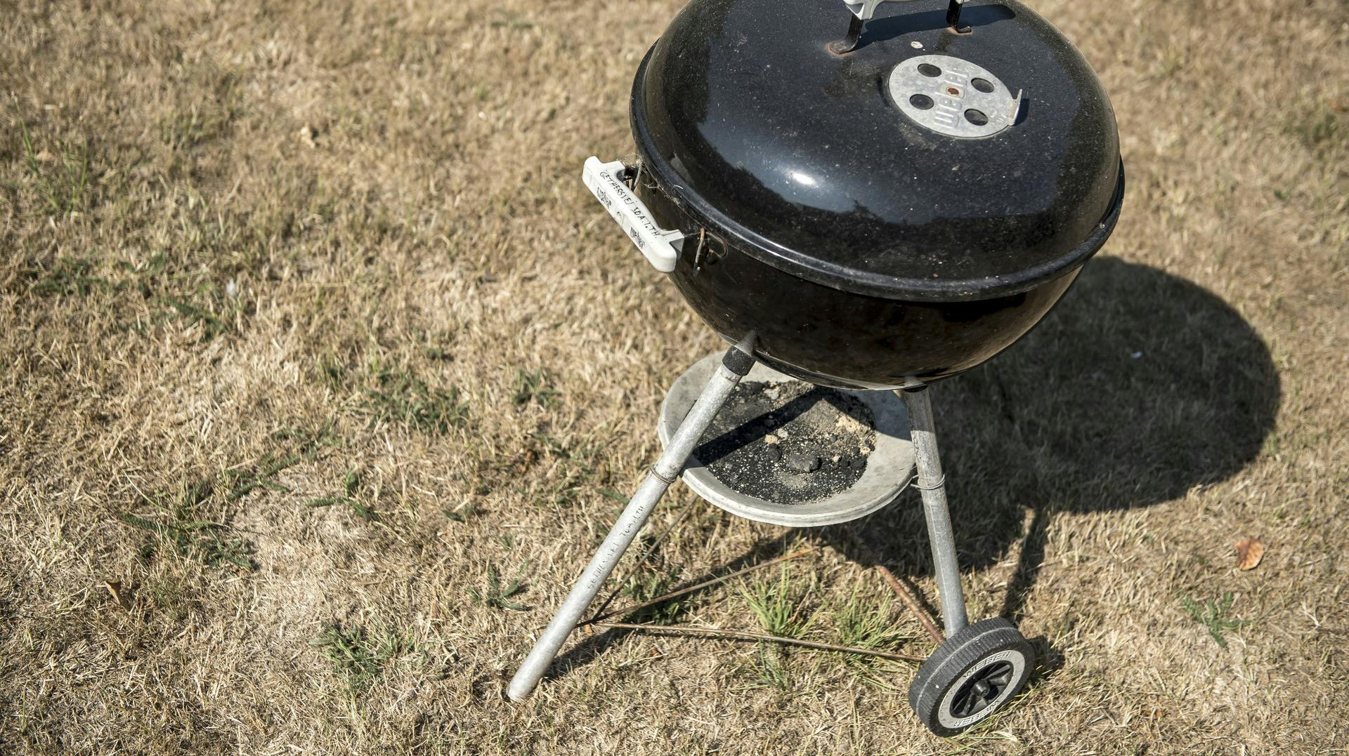 Der må fortsat gerne grilles i Danmark, men det tørre vejr betyder, at man skal være ekstra opmærksom, når man tænder grillen.