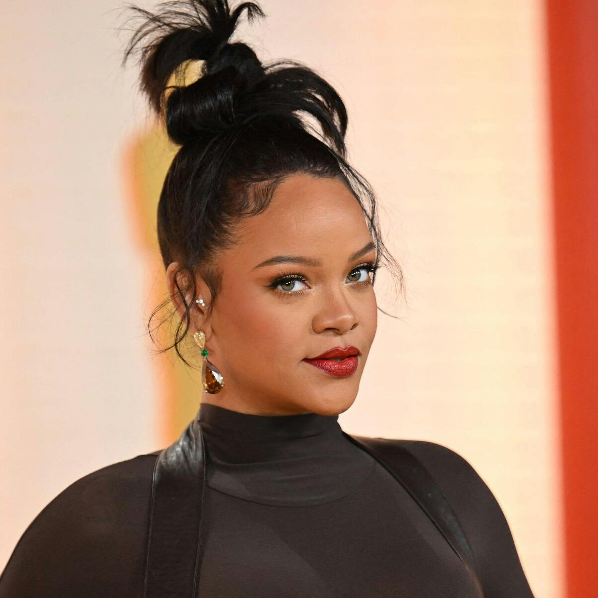 Rihannas formue bliver vurderet til at være omkring 1,4 milliarder dollar. Det er i omegnen af 10 milliarder kroner.